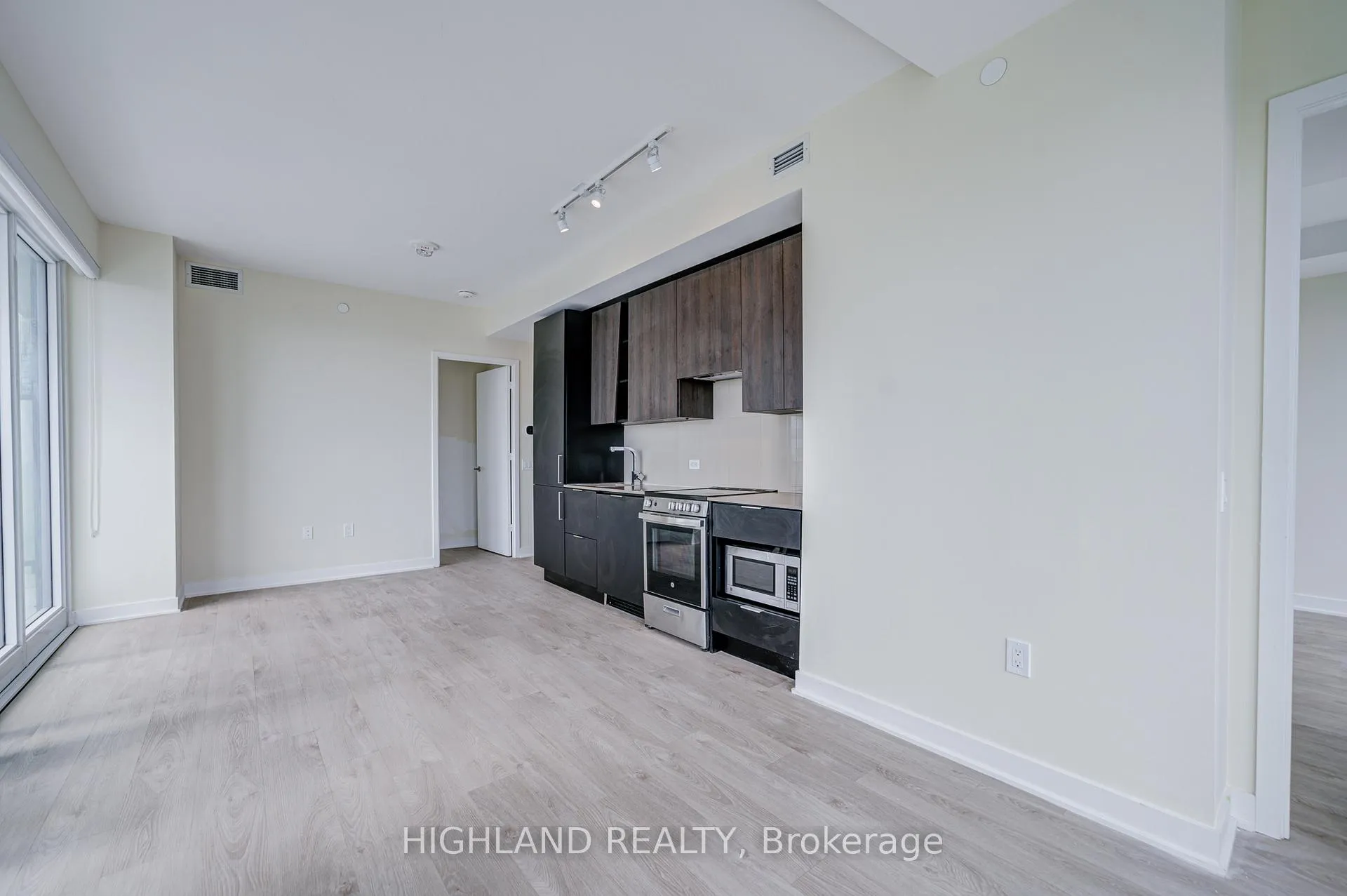 Photo 16 of Unit 2003, 3900 Confederation Parkway, Mississauga, City Centre — HOMEH