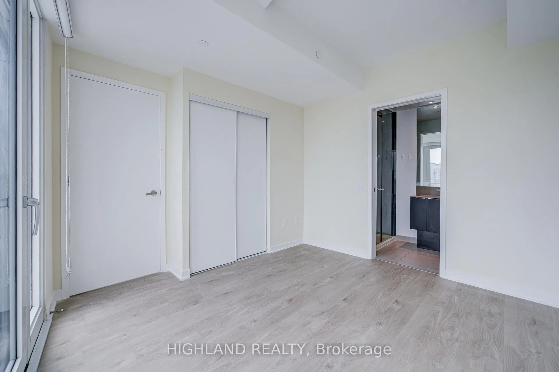Photo 17 of Unit 2003, 3900 Confederation Parkway, Mississauga, City Centre — HOMEH