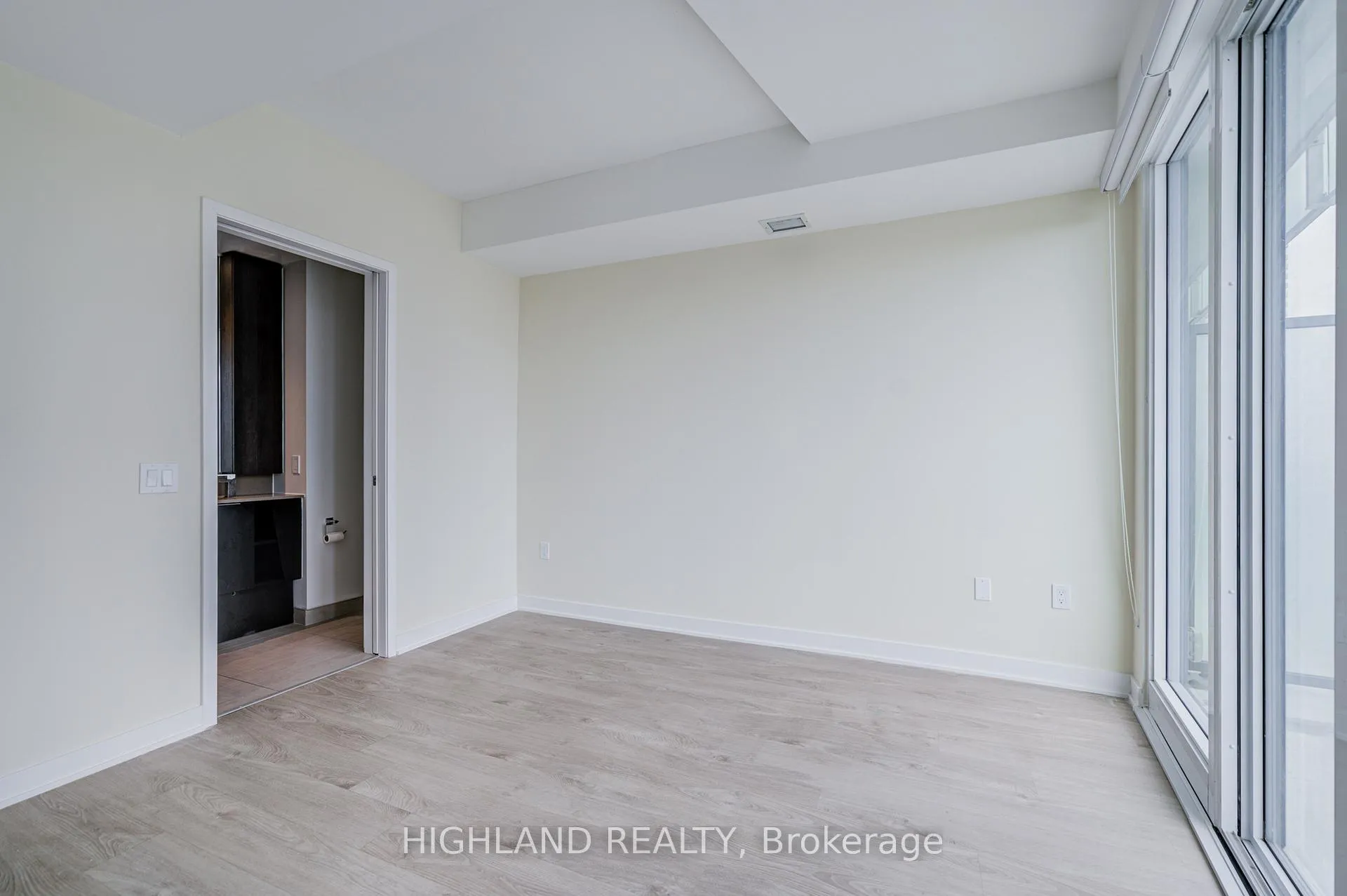 Photo 18 of Unit 2003, 3900 Confederation Parkway, Mississauga, City Centre — HOMEH