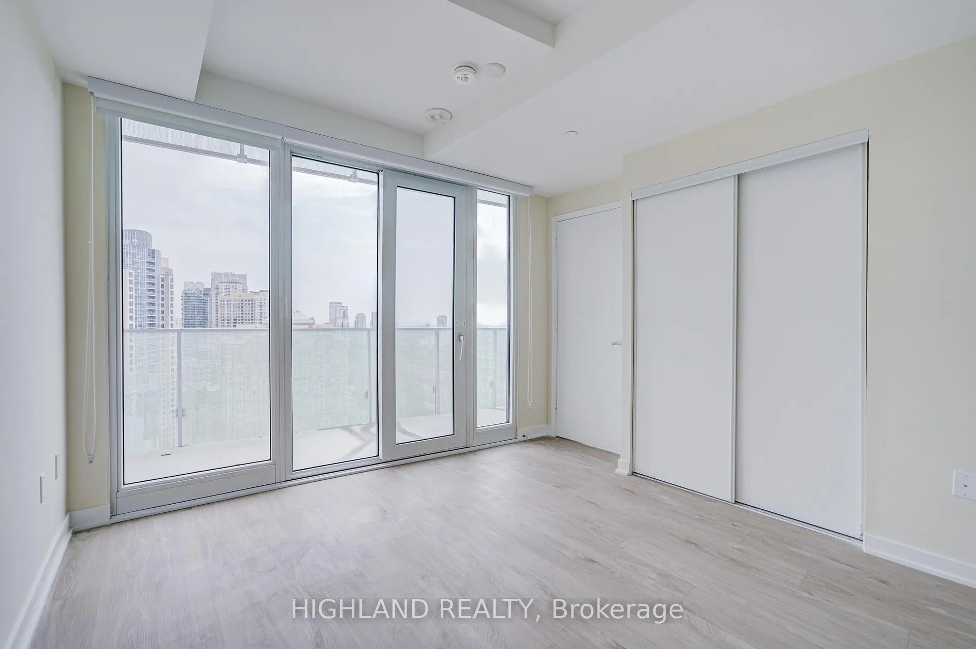 Photo 19 of Unit 2003, 3900 Confederation Parkway, Mississauga, City Centre — HOMEH