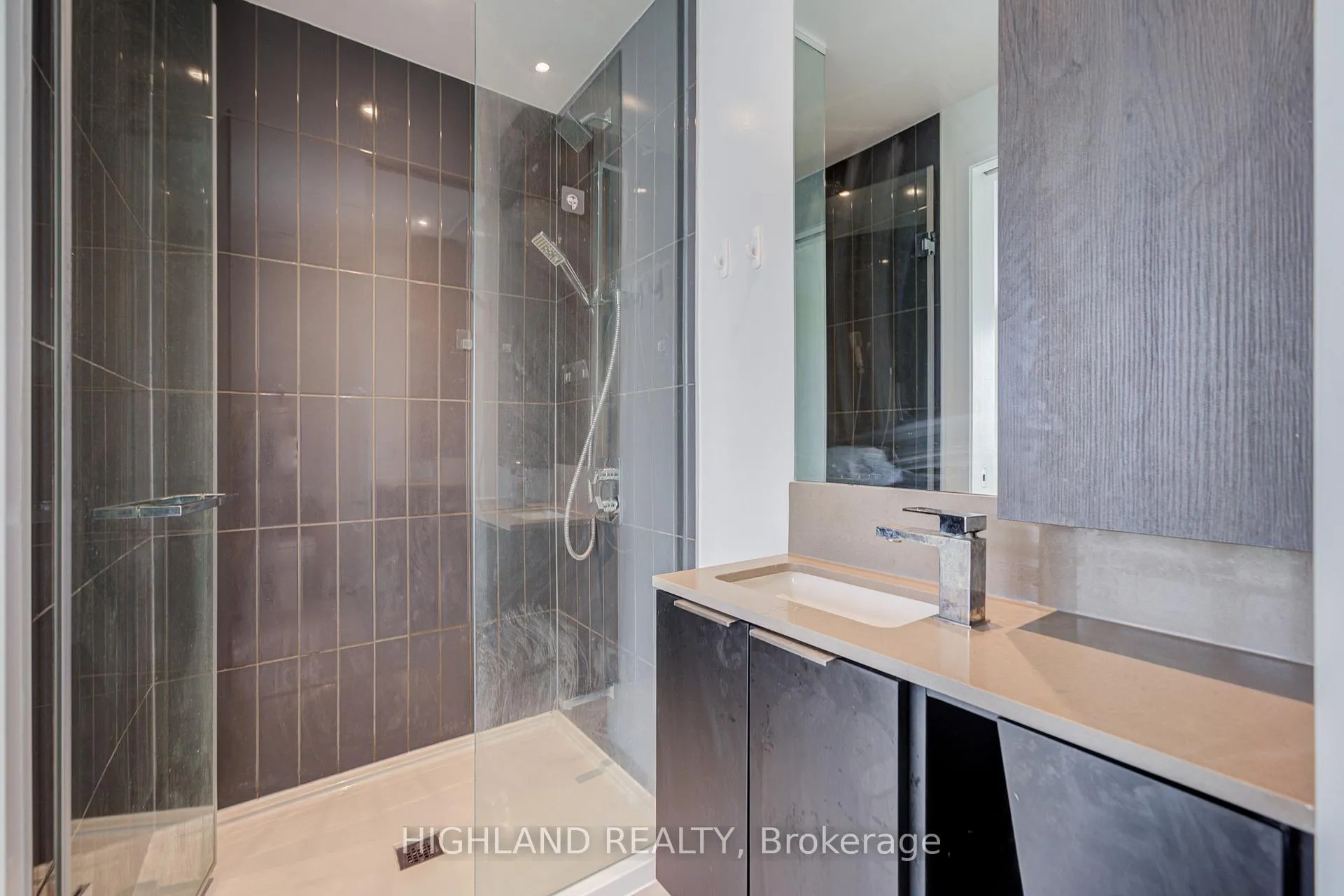 Photo 20 of Unit 2003, 3900 Confederation Parkway, Mississauga, City Centre — HOMEH