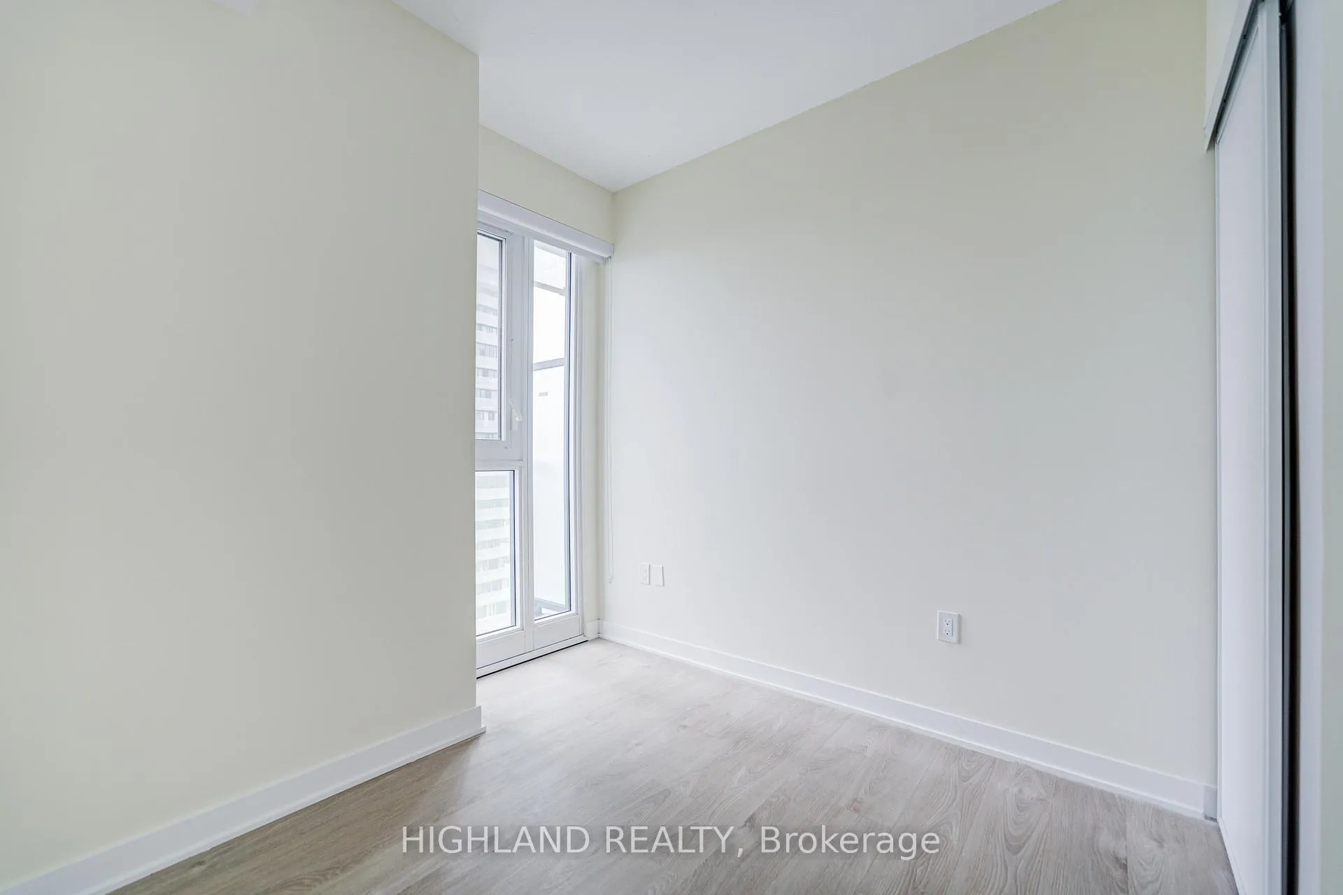 Photo 21 of Unit 2003, 3900 Confederation Parkway, Mississauga, City Centre — HOMEH