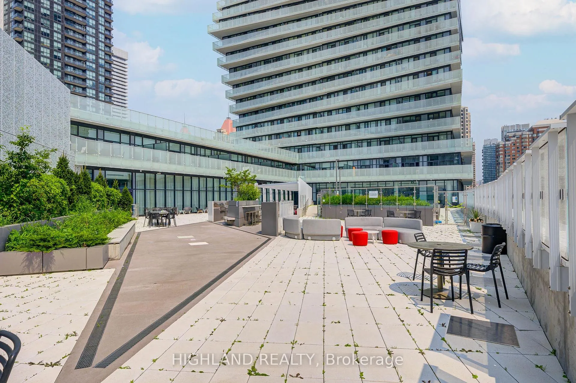 Photo 36 of Unit 2003, 3900 Confederation Parkway, Mississauga, City Centre — HOMEH