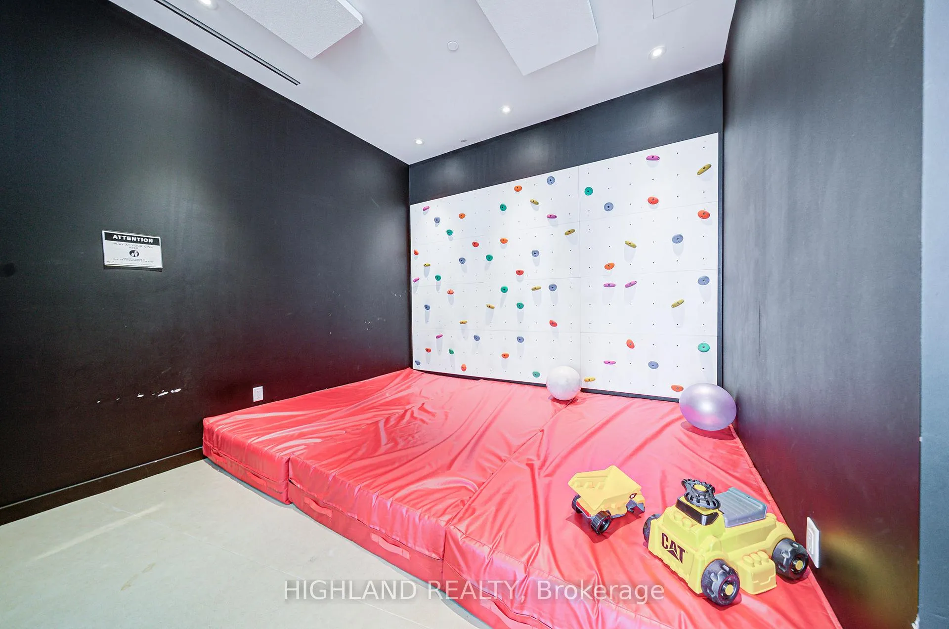 Photo 39 of Unit 2003, 3900 Confederation Parkway, Mississauga, City Centre — HOMEH