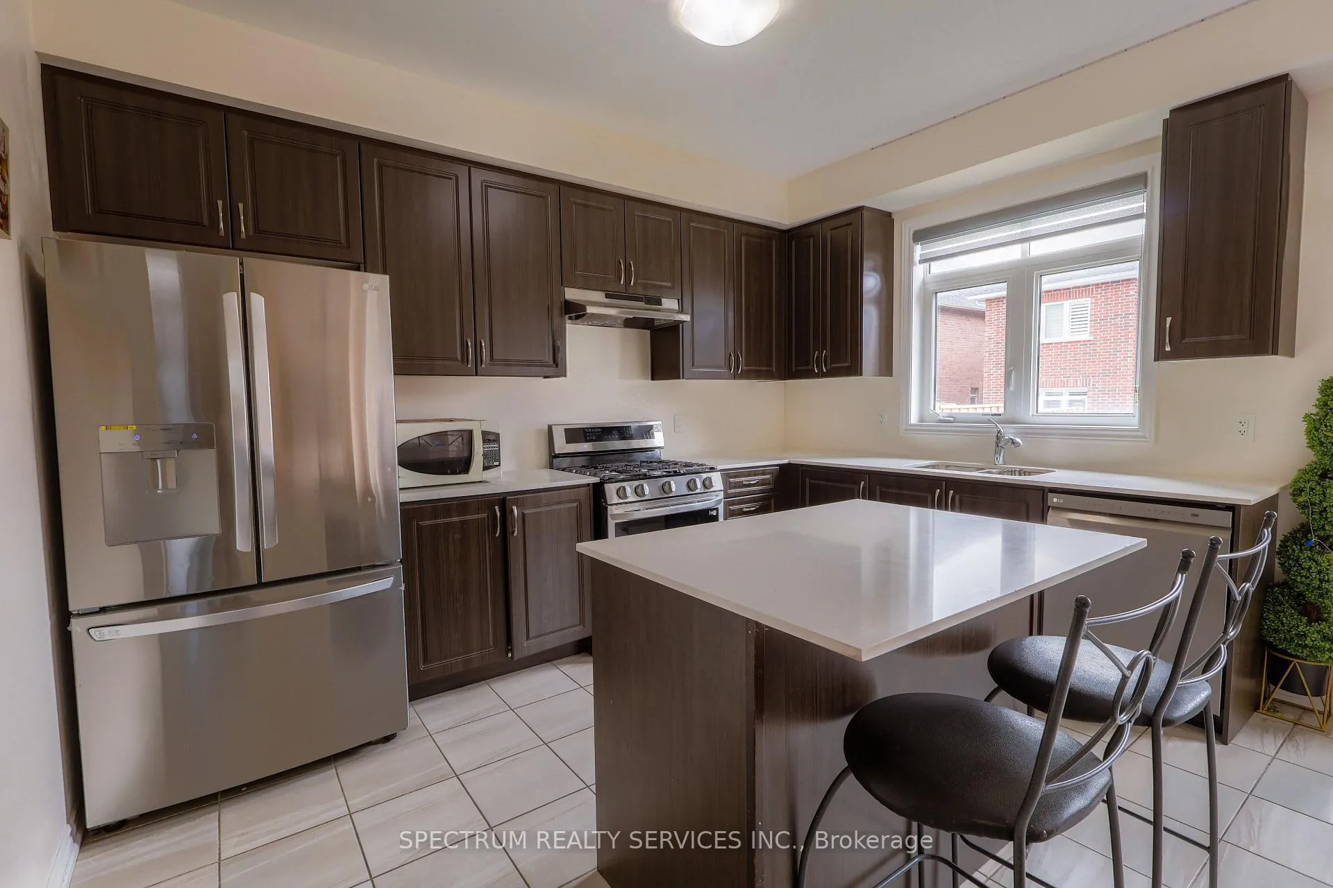 Photo 8 of 2300 Grainger Loop, Innisfil, Rural Innisfil — HOMEH