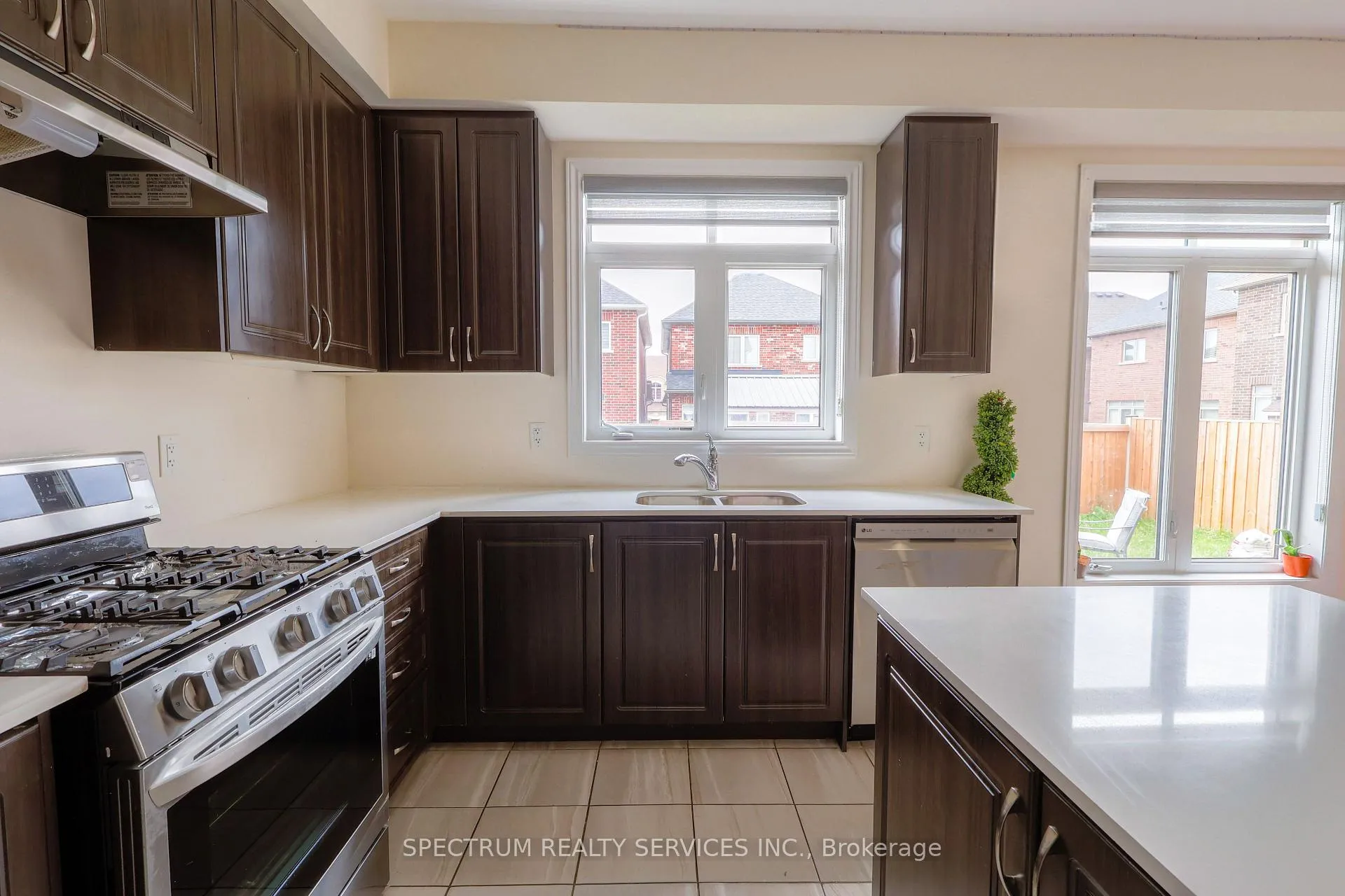 Photo 10 of 2300 Grainger Loop, Innisfil, Rural Innisfil — HOMEH