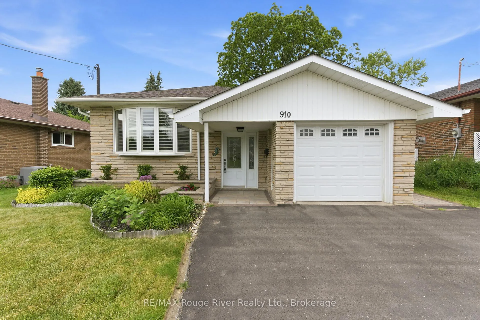 Photo 1 of 910 Crocus Crescent, Whitby, Downtown Whitby — HOMEH