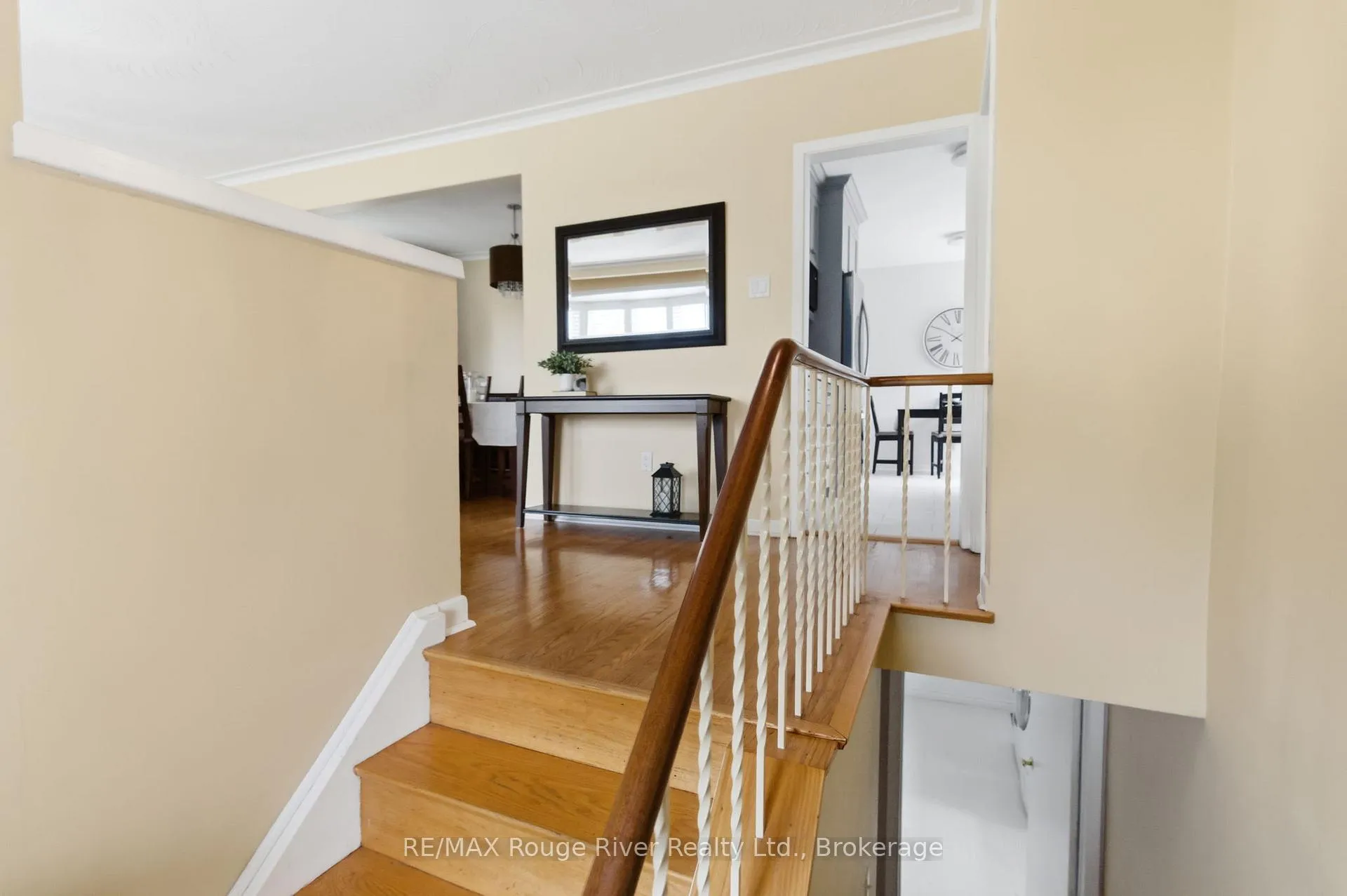 Photo 3 of 910 Crocus Crescent, Whitby, Downtown Whitby — HOMEH