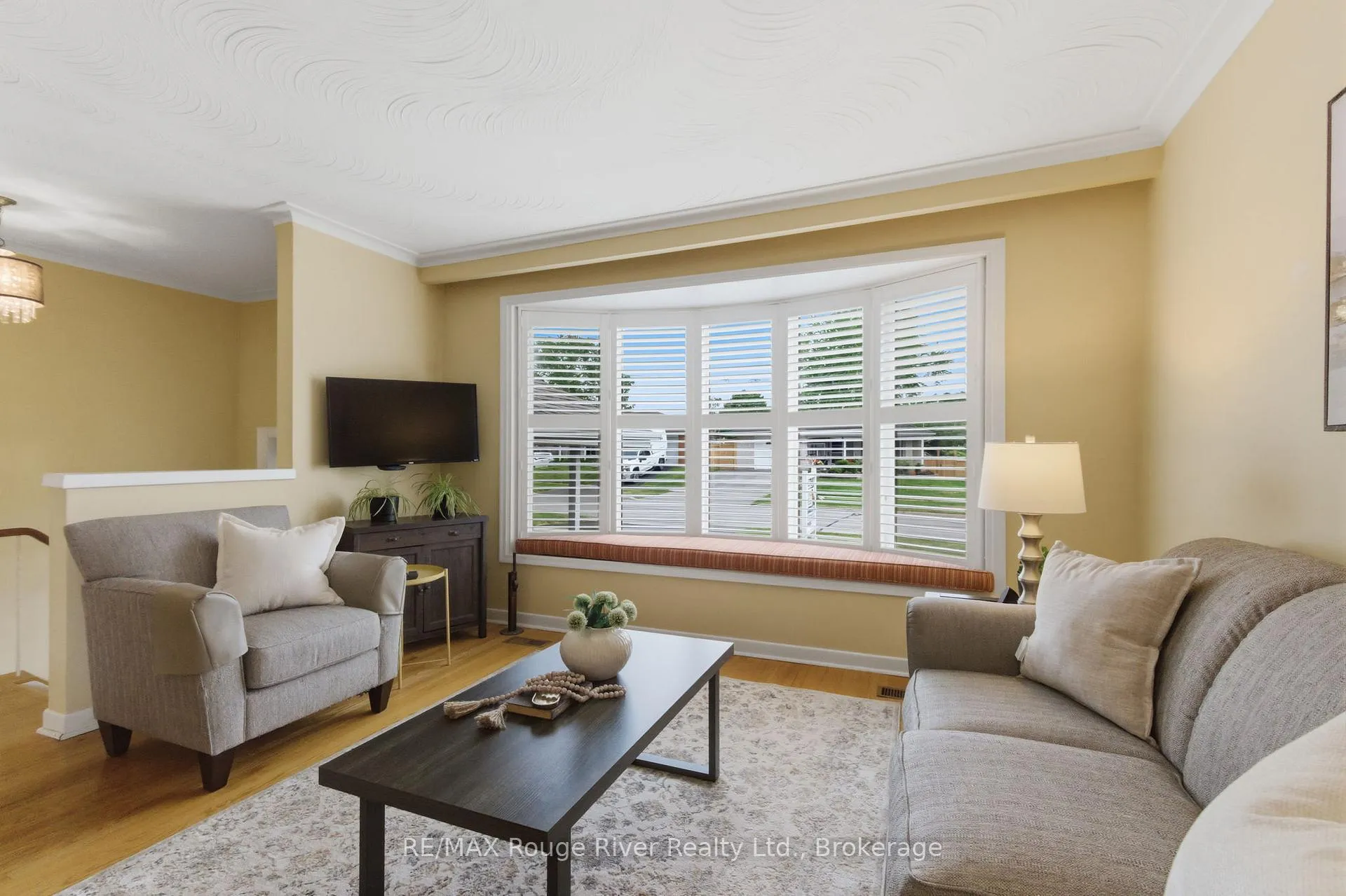 Photo 5 of 910 Crocus Crescent, Whitby, Downtown Whitby — HOMEH