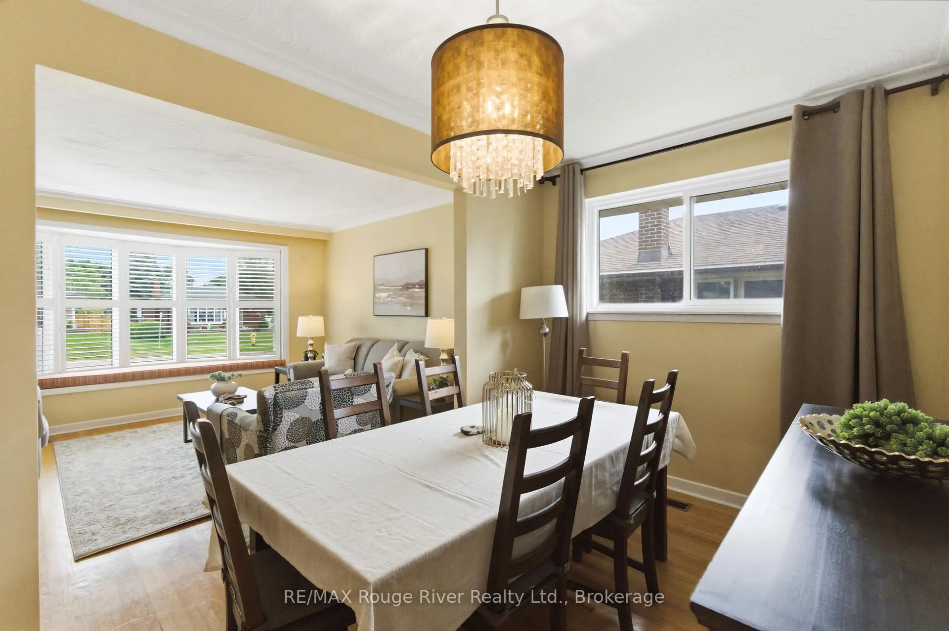 Photo 8 of 910 Crocus Crescent, Whitby, Downtown Whitby — HOMEH