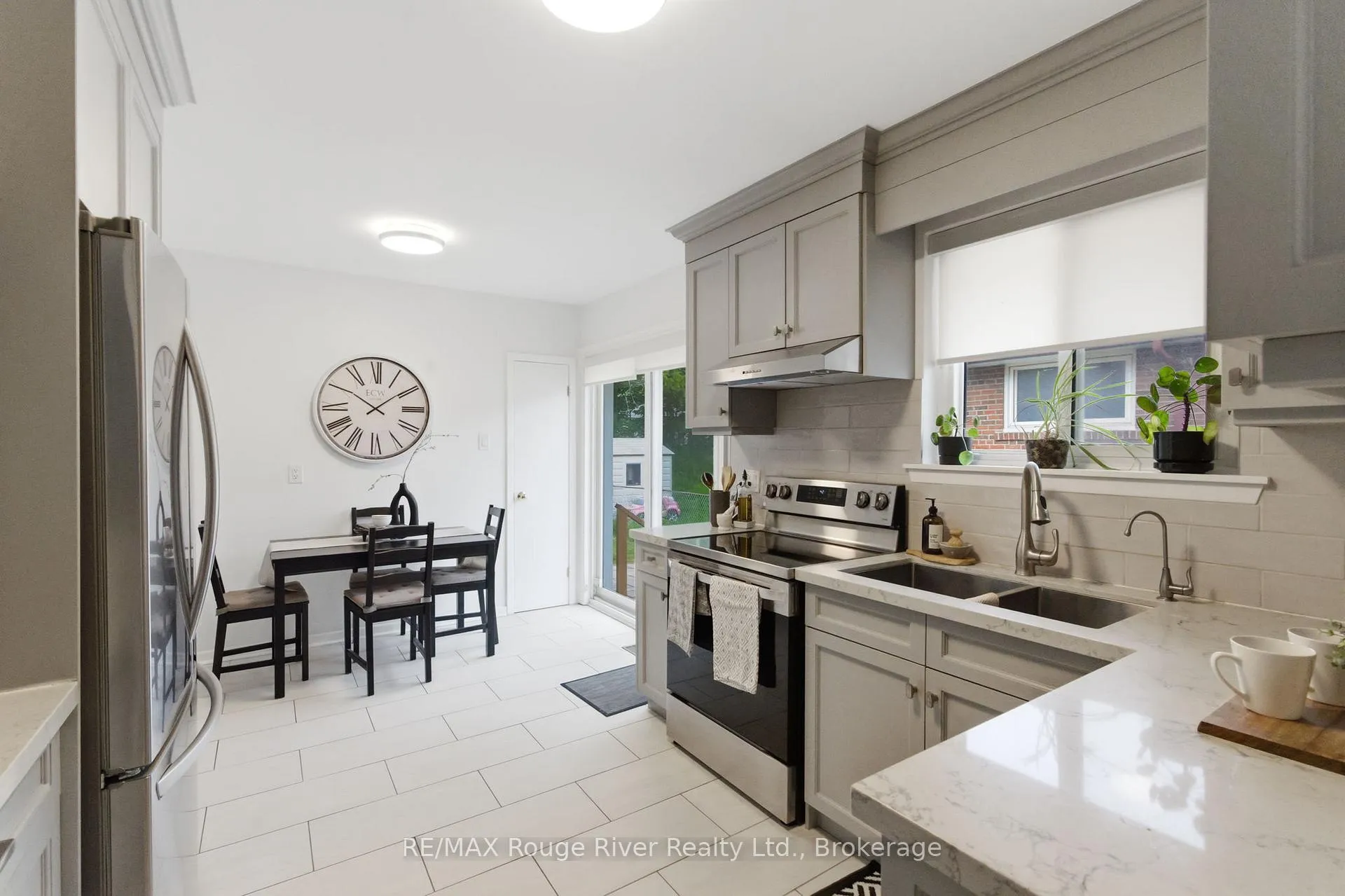 Photo 9 of 910 Crocus Crescent, Whitby, Downtown Whitby — HOMEH