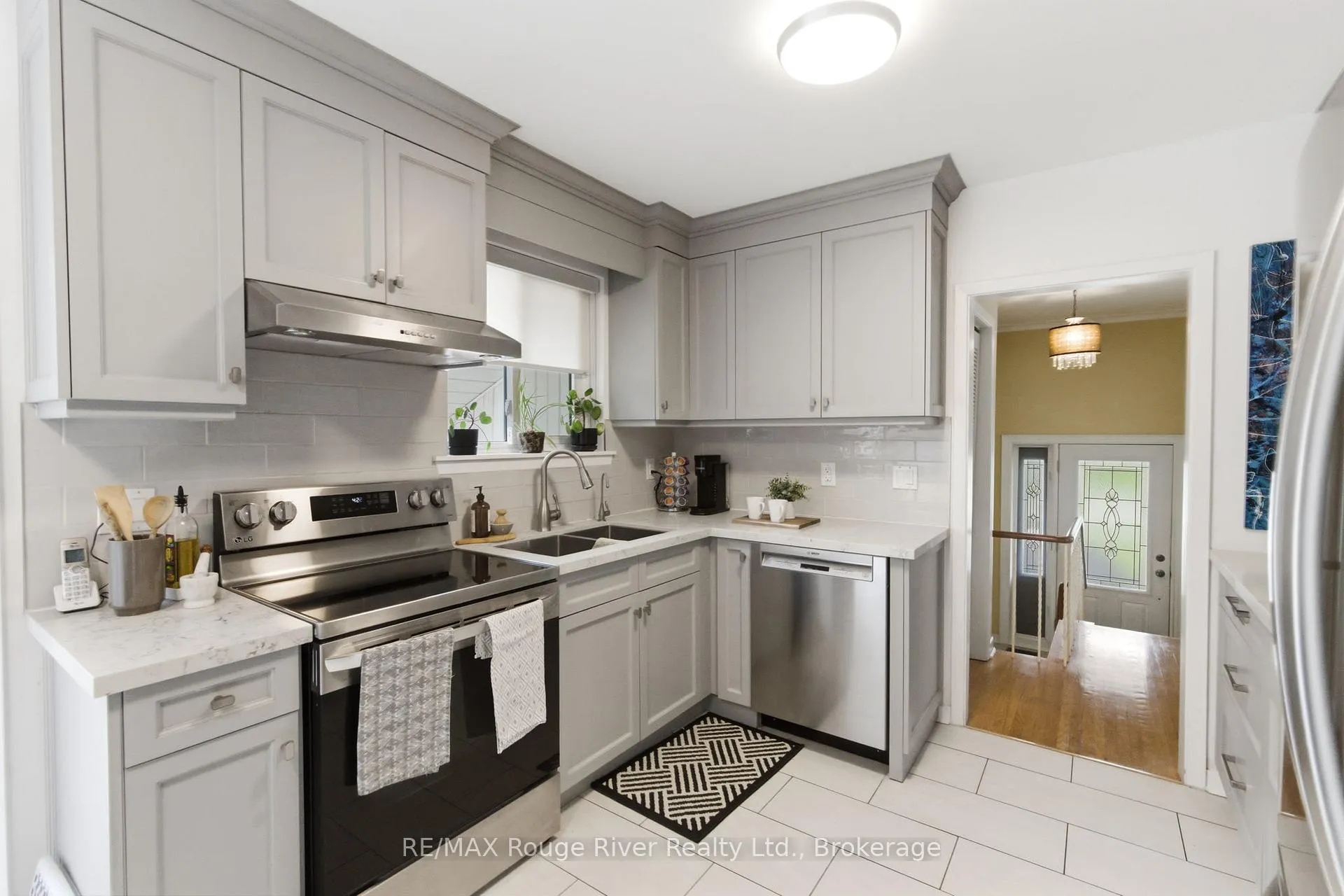 Photo 12 of 910 Crocus Crescent, Whitby, Downtown Whitby — HOMEH
