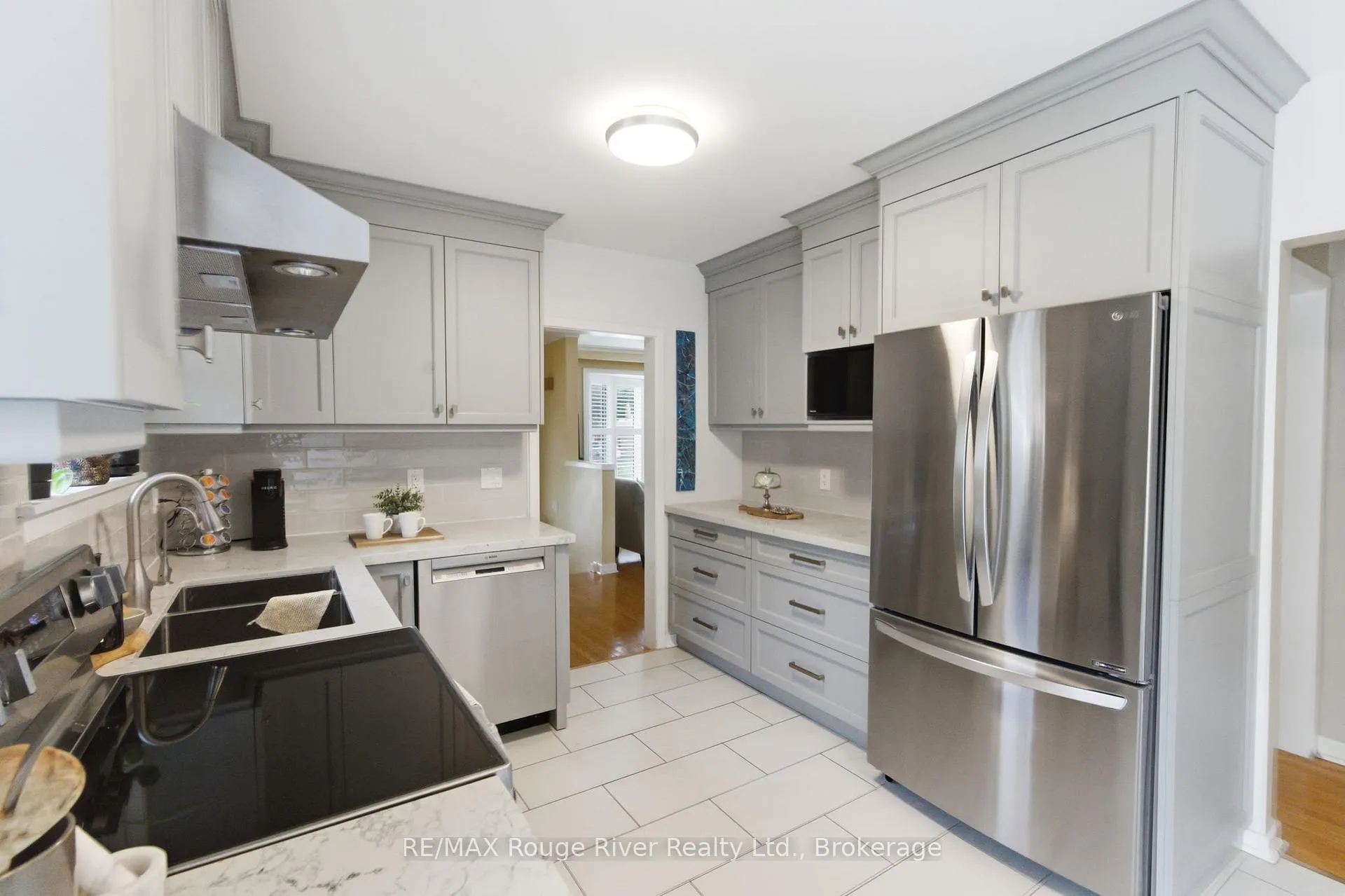 Photo 13 of 910 Crocus Crescent, Whitby, Downtown Whitby — HOMEH
