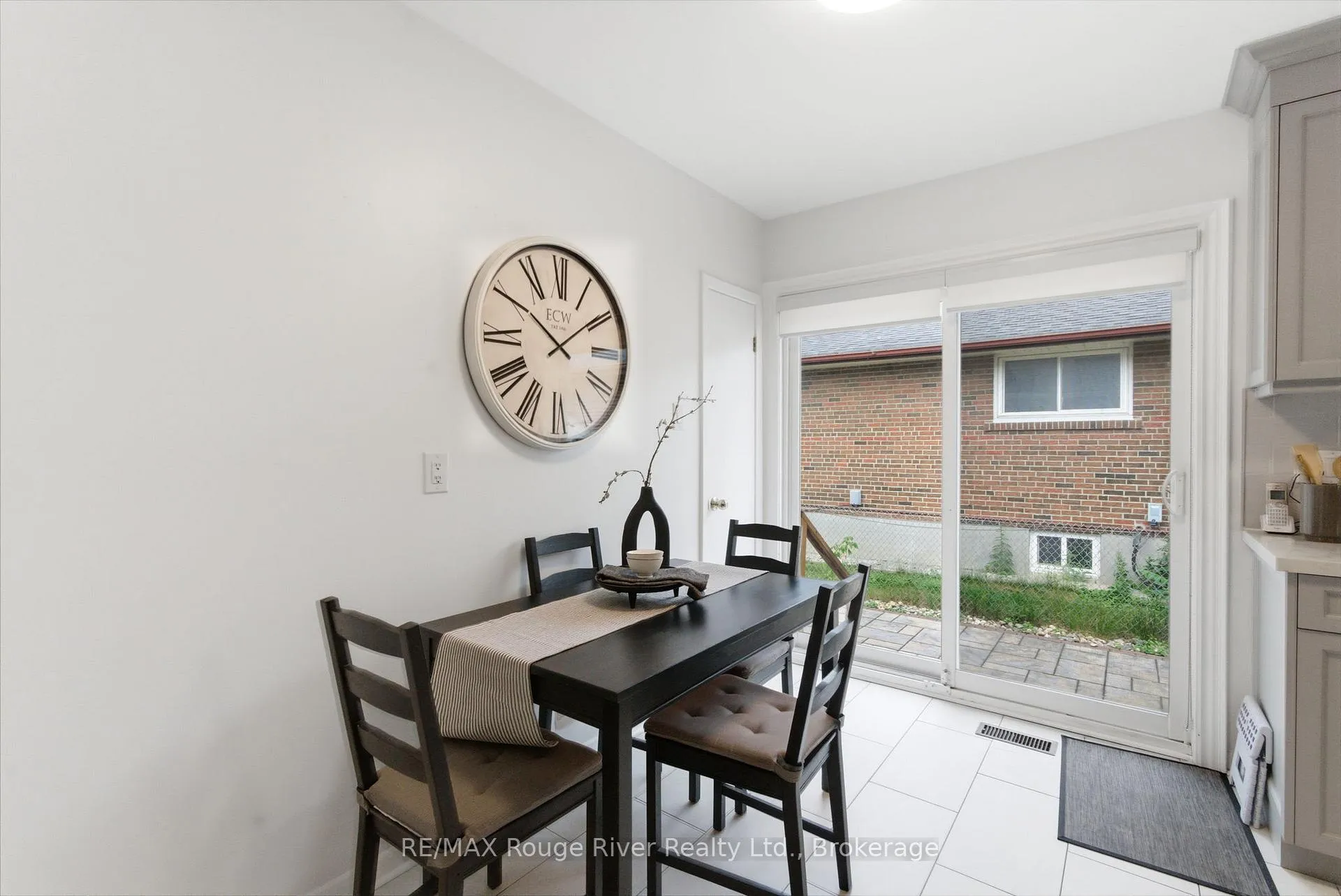 Photo 15 of 910 Crocus Crescent, Whitby, Downtown Whitby — HOMEH
