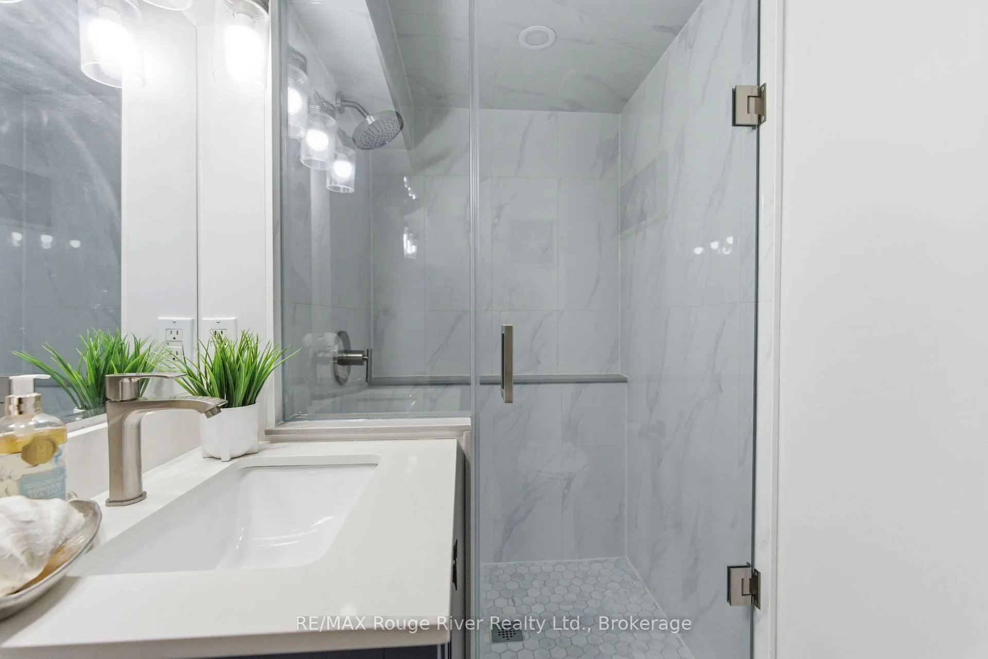 Photo 30 of 910 Crocus Crescent, Whitby, Downtown Whitby — HOMEH
