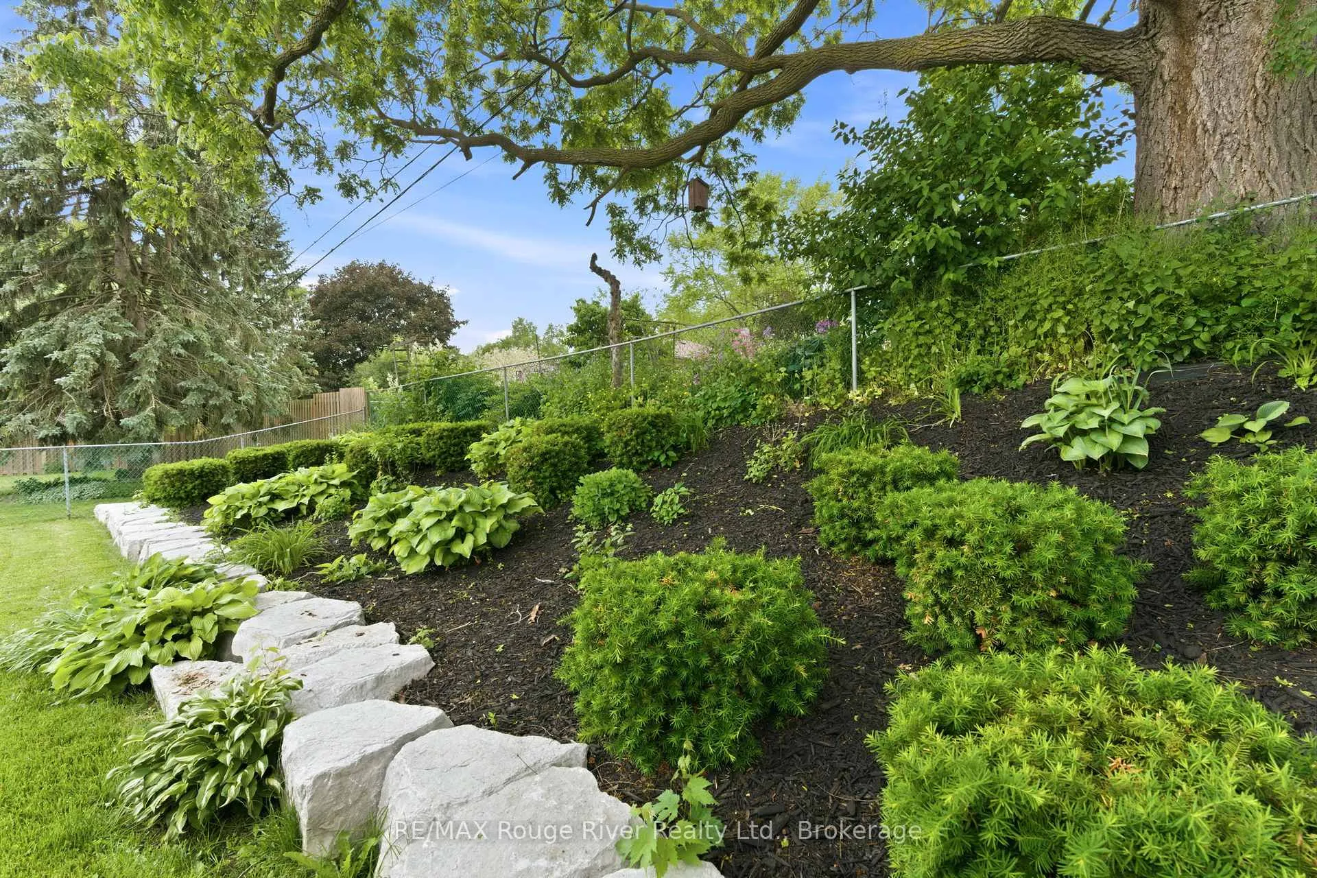 Photo 35 of 910 Crocus Crescent, Whitby, Downtown Whitby — HOMEH