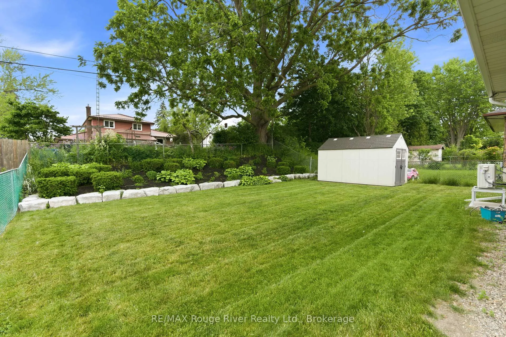 Photo 38 of 910 Crocus Crescent, Whitby, Downtown Whitby — HOMEH