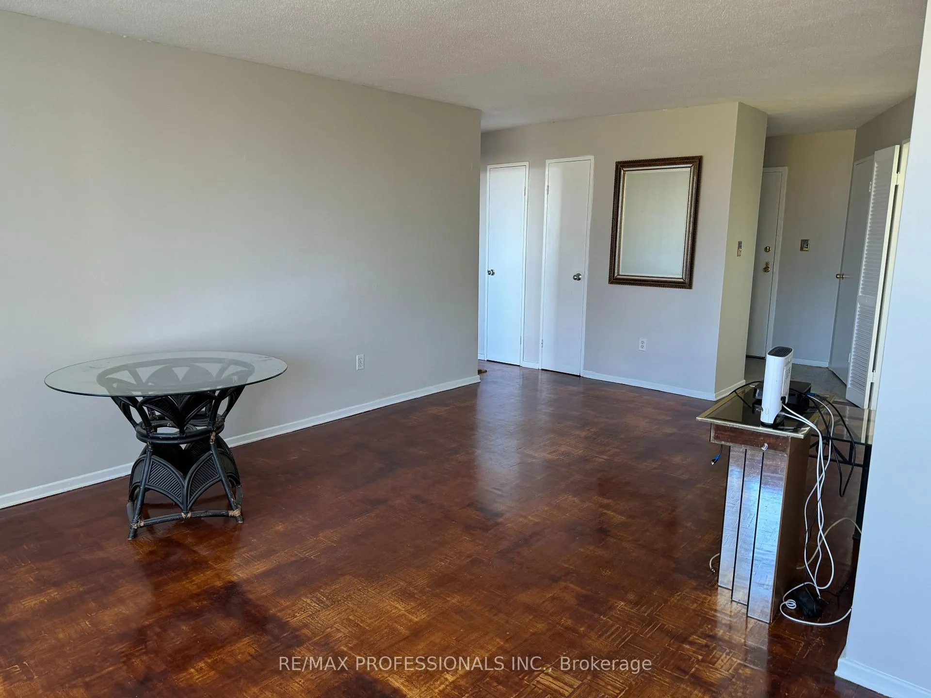 Photo 4 of Unit 602, 11 Wincott Drive, Etobicoke, Kingsview Village-The Westway — HOMEH