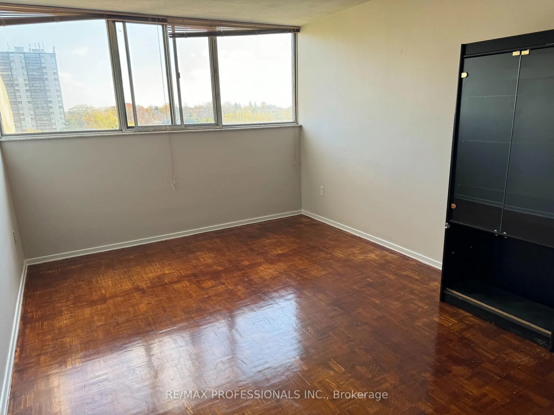 Photo 8 of Unit 602, 11 Wincott Drive, Etobicoke, Kingsview Village-The Westway — HOMEH