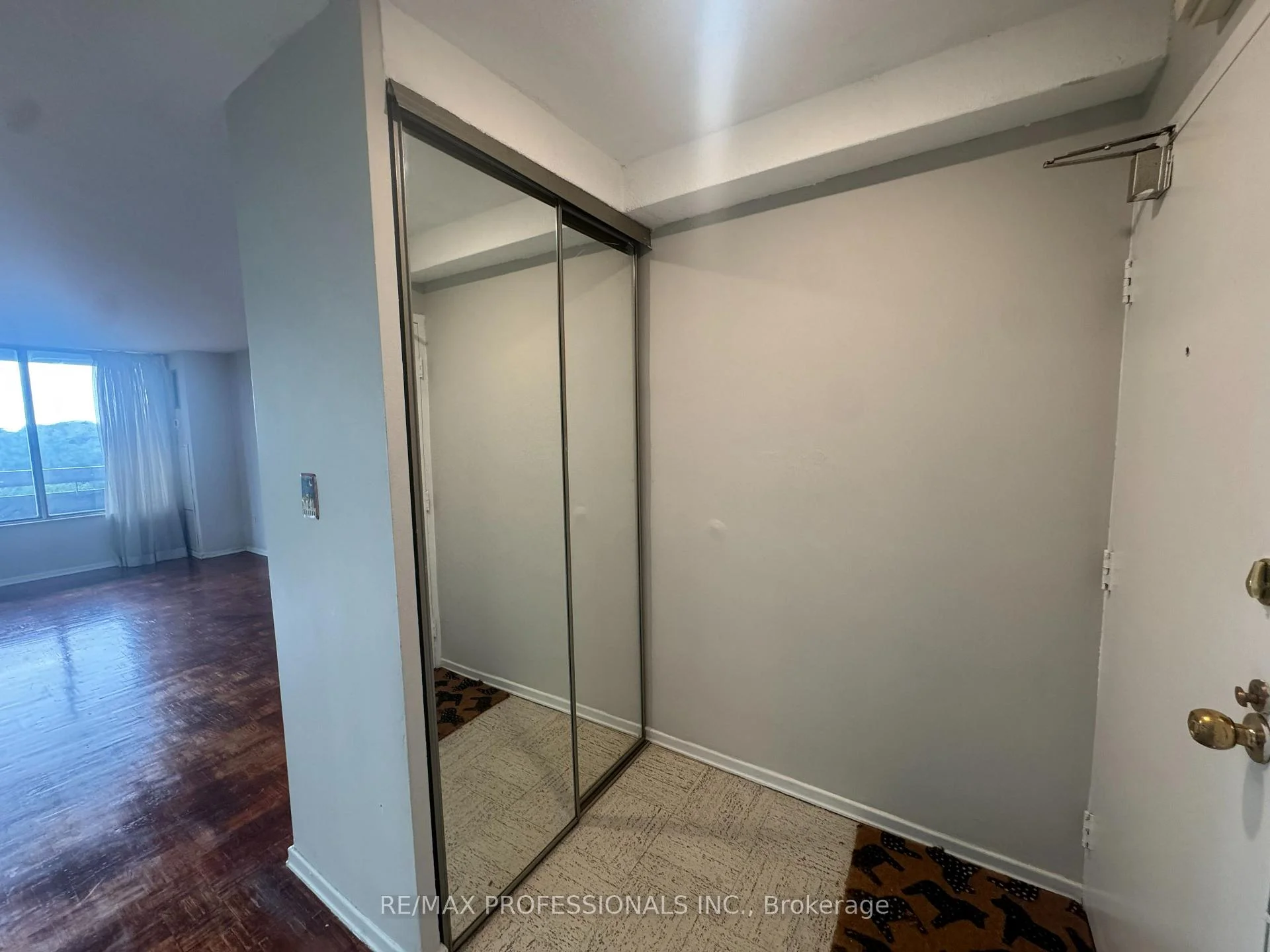 Photo 5 of Unit 602, 11 Wincott Drive, Etobicoke, Kingsview Village-The Westway — HOMEH