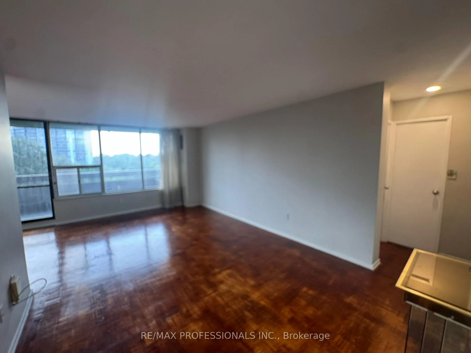 Photo 7 of Unit 602, 11 Wincott Drive, Etobicoke, Kingsview Village-The Westway — HOMEH