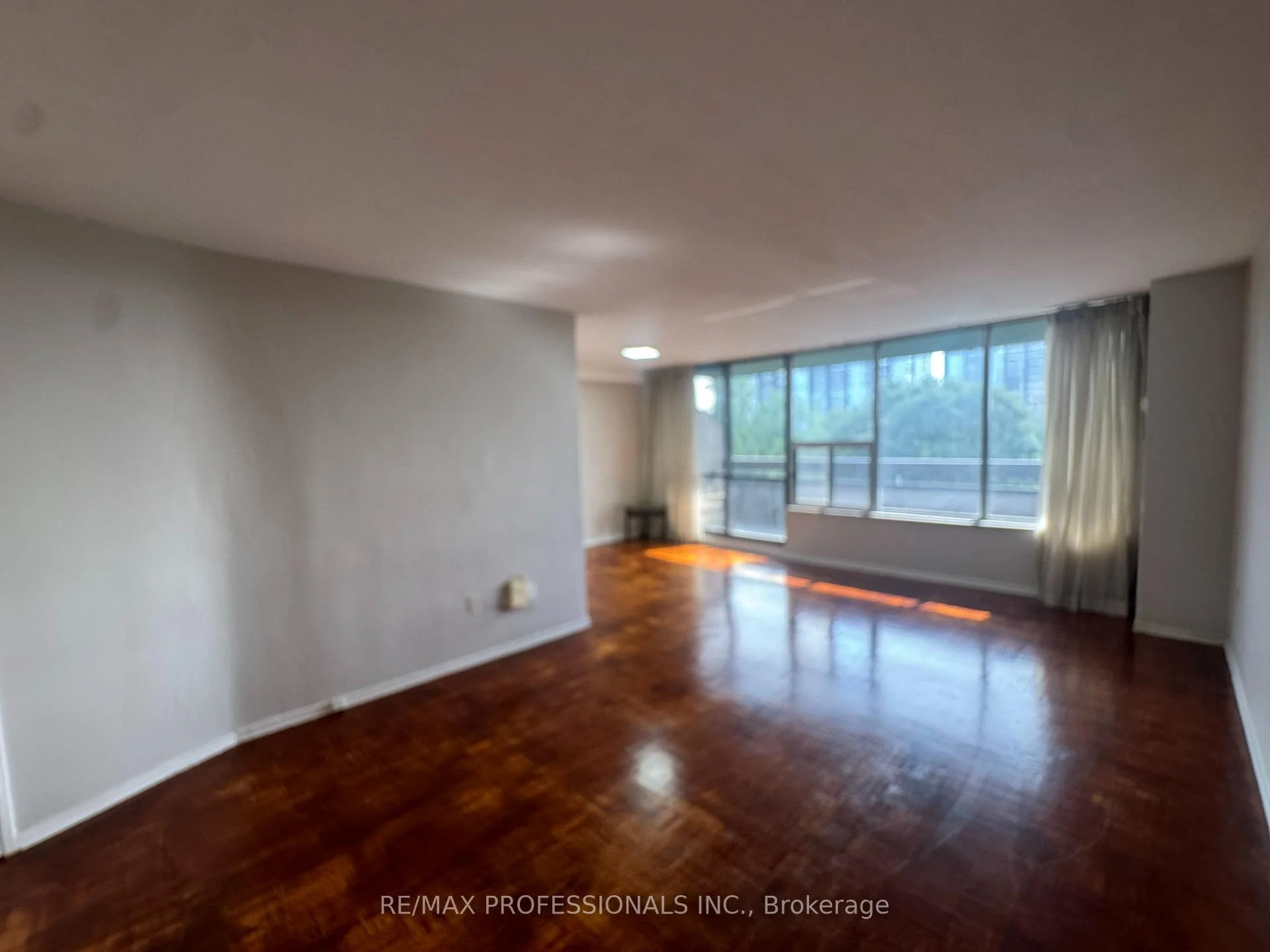Photo 9 of Unit 602, 11 Wincott Drive, Etobicoke, Kingsview Village-The Westway — HOMEH