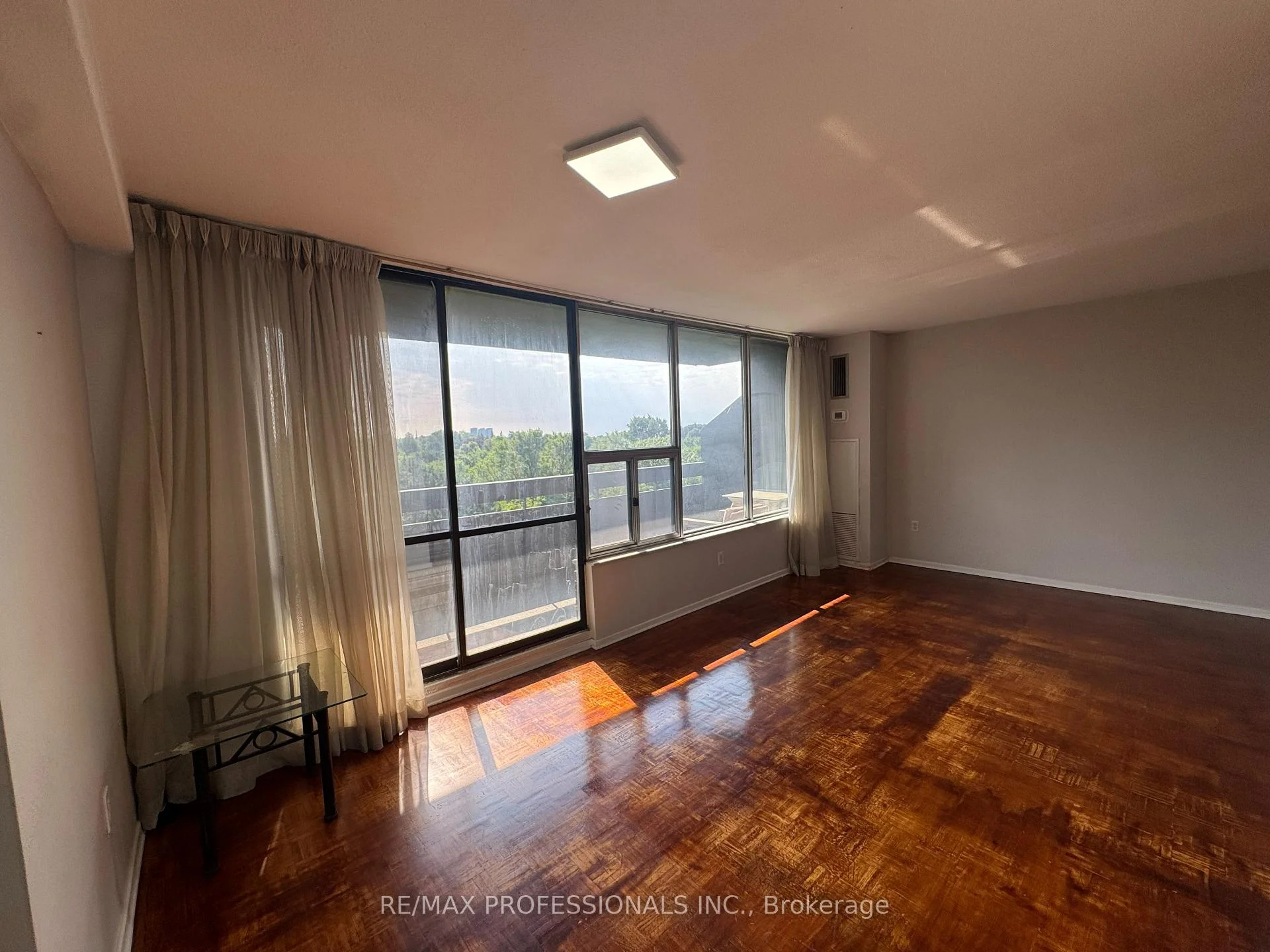 Photo 14 of Unit 602, 11 Wincott Drive, Etobicoke, Kingsview Village-The Westway — HOMEH