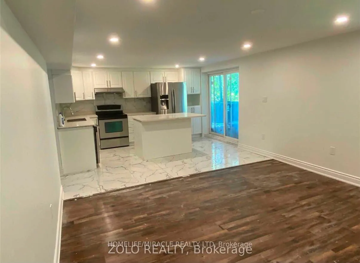 Photo 2 of 236 Renforth Drive, Etobicoke, Markland Wood — HOMEH