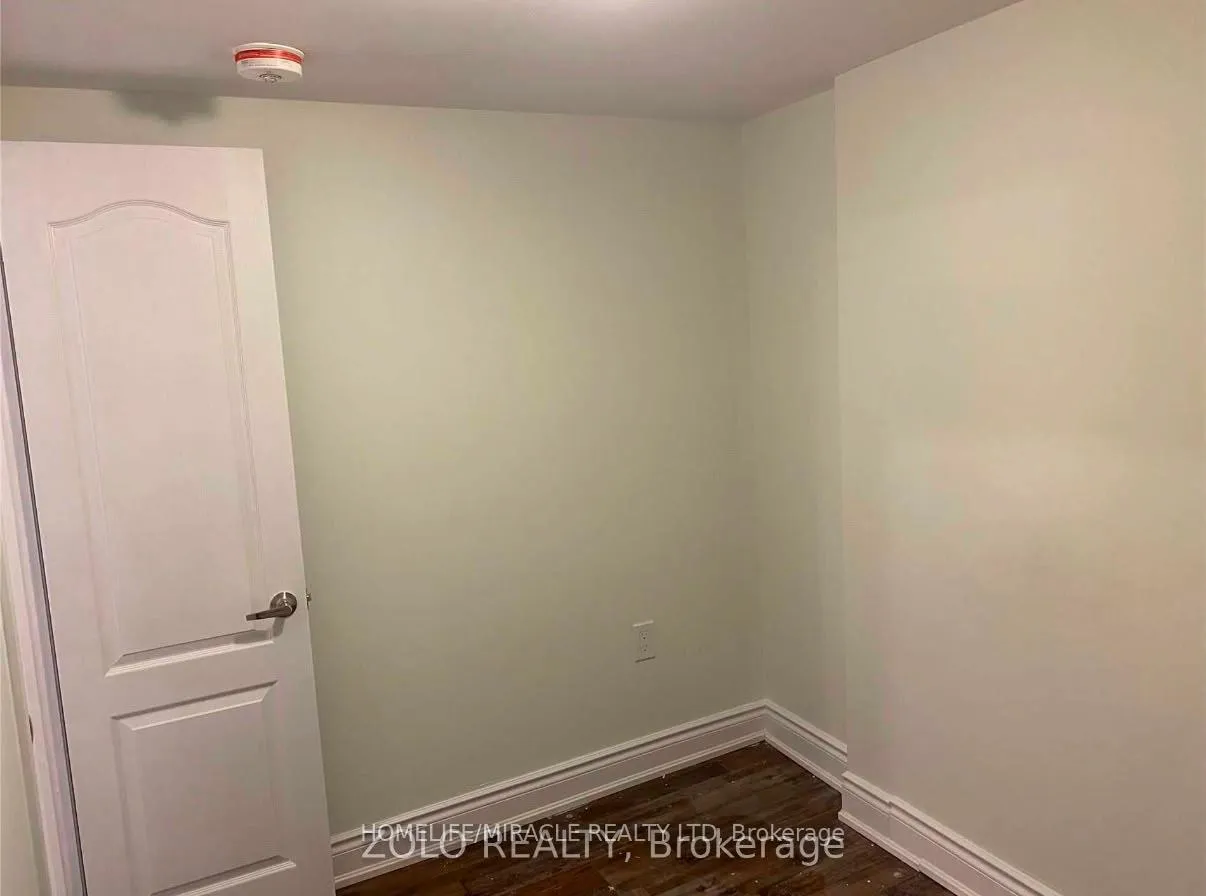 Photo 7 of 236 Renforth Drive, Etobicoke, Markland Wood — HOMEH