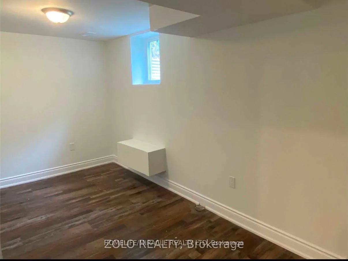 Photo 9 of 236 Renforth Drive, Etobicoke, Markland Wood — HOMEH