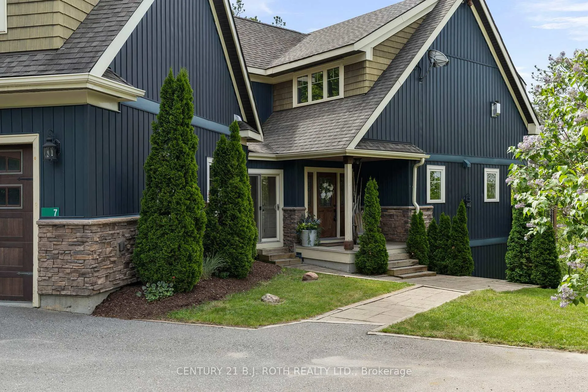 Photo 3 of 7 Pine Point, Oro-Medonte, Horseshoe Valley — HOMEH