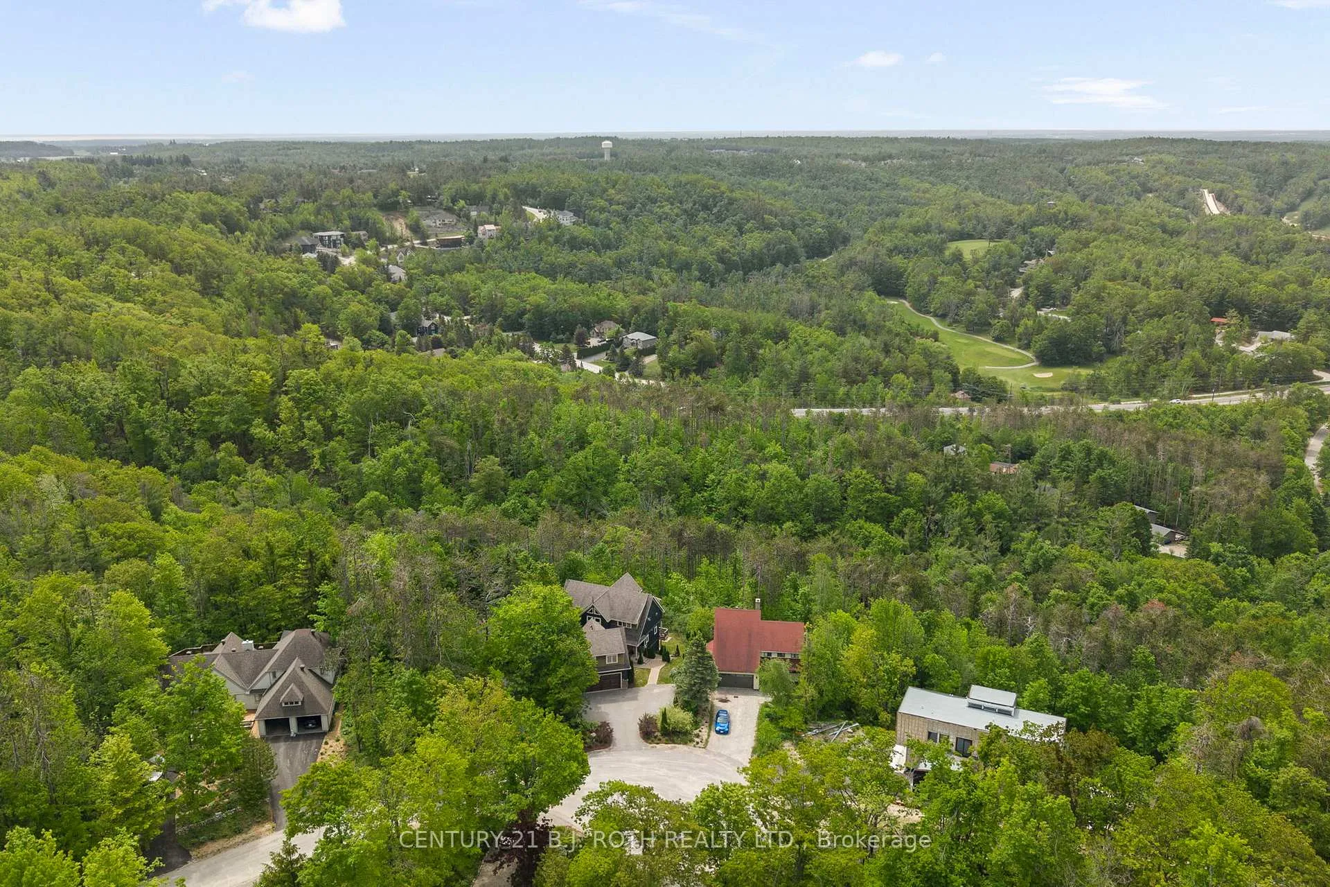 Photo 4 of 7 Pine Point, Oro-Medonte, Horseshoe Valley — HOMEH