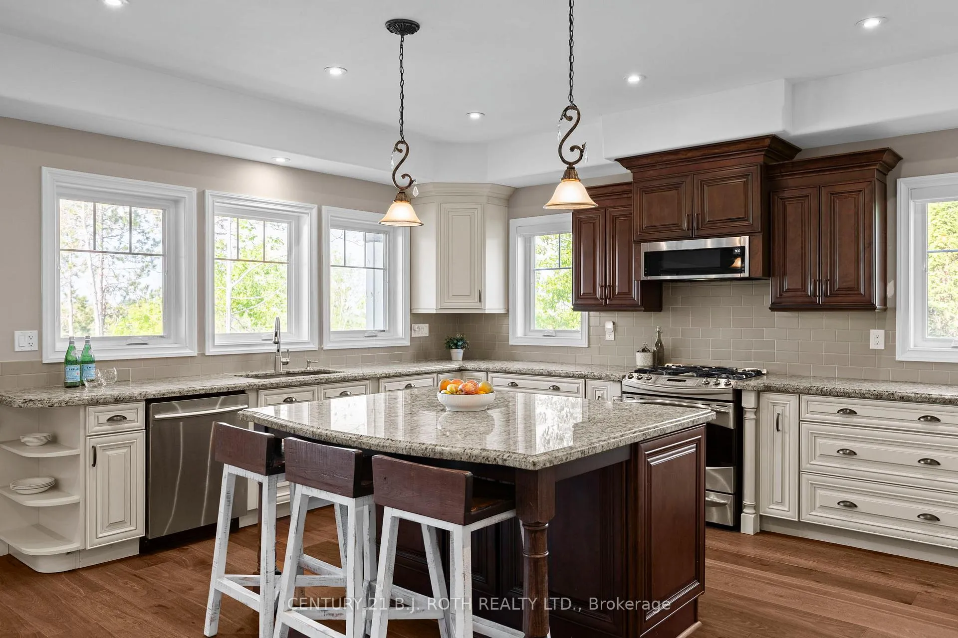 Photo 8 of 7 Pine Point, Oro-Medonte, Horseshoe Valley — HOMEH