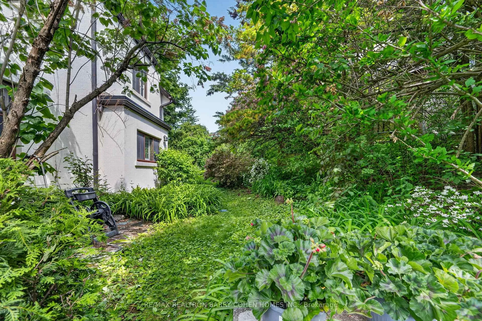 Photo 18 of 29 Strathgowan Crescent, Toronto, Lawrence Park South — HOMEH