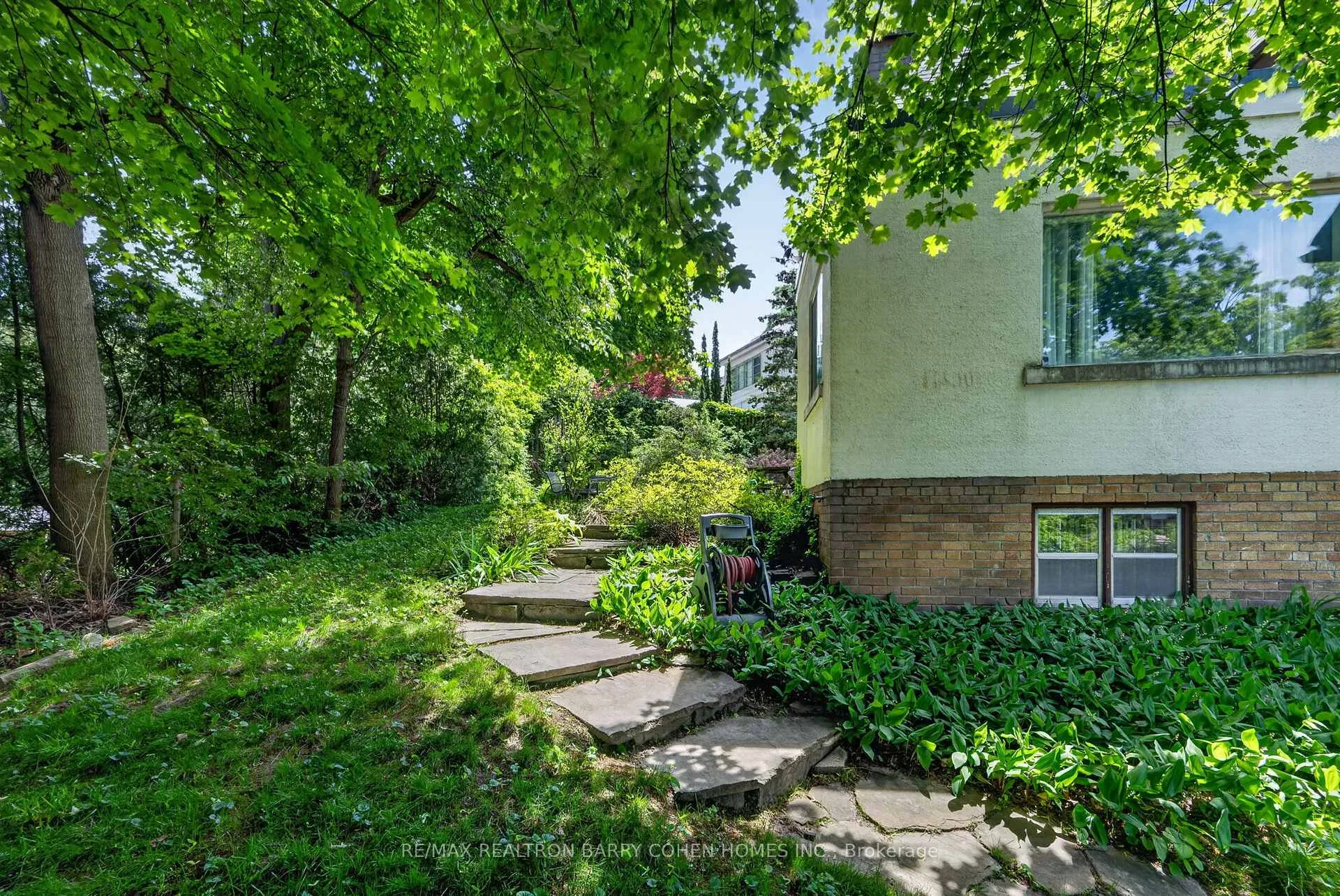 Photo 21 of 29 Strathgowan Crescent, Toronto, Lawrence Park South — HOMEH
