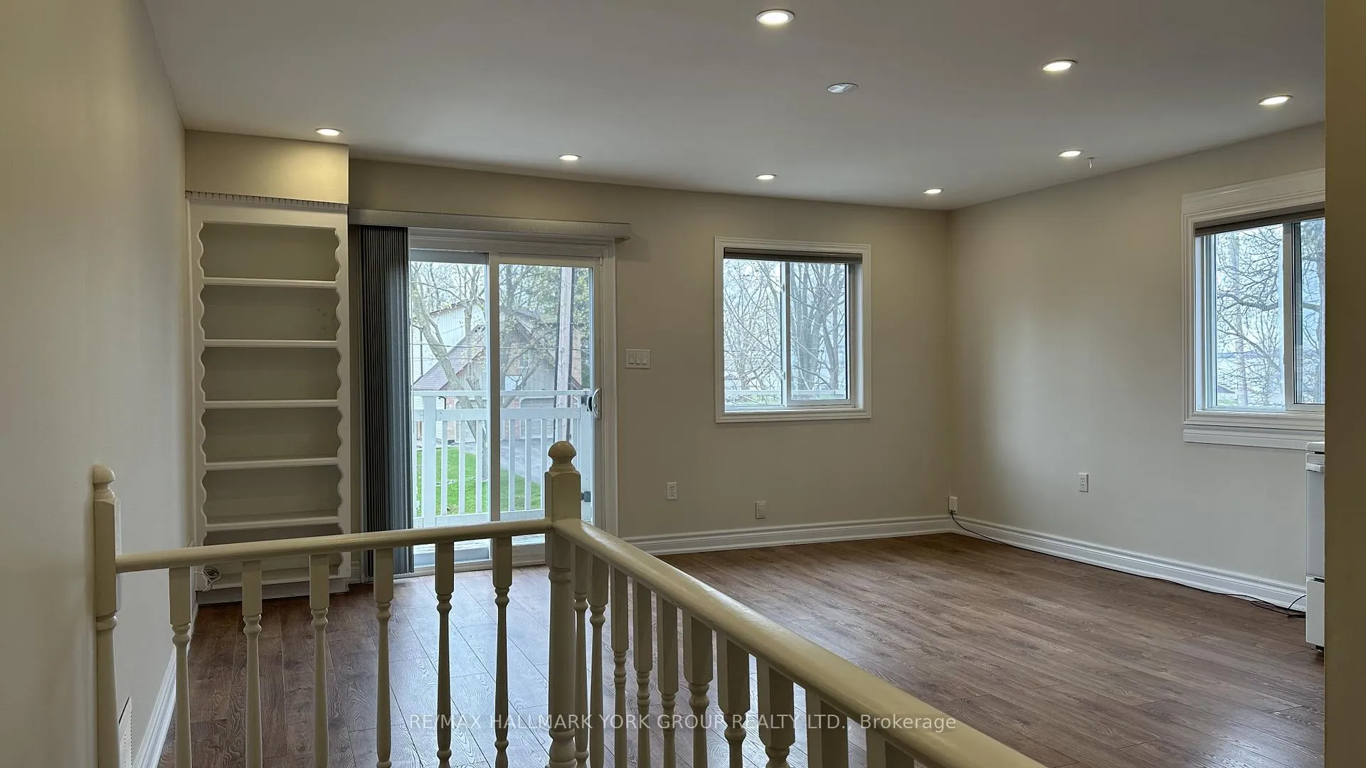 Photo 3 of Unit #Upper, 210 Way's Bay Drive, Georgina, Keswick North — HOMEH