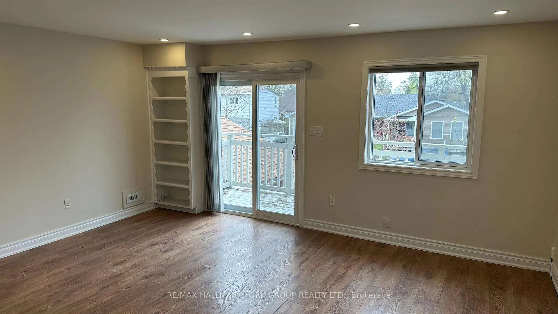 Photo 4 of Unit #Upper, 210 Way's Bay Drive, Georgina, Keswick North — HOMEH