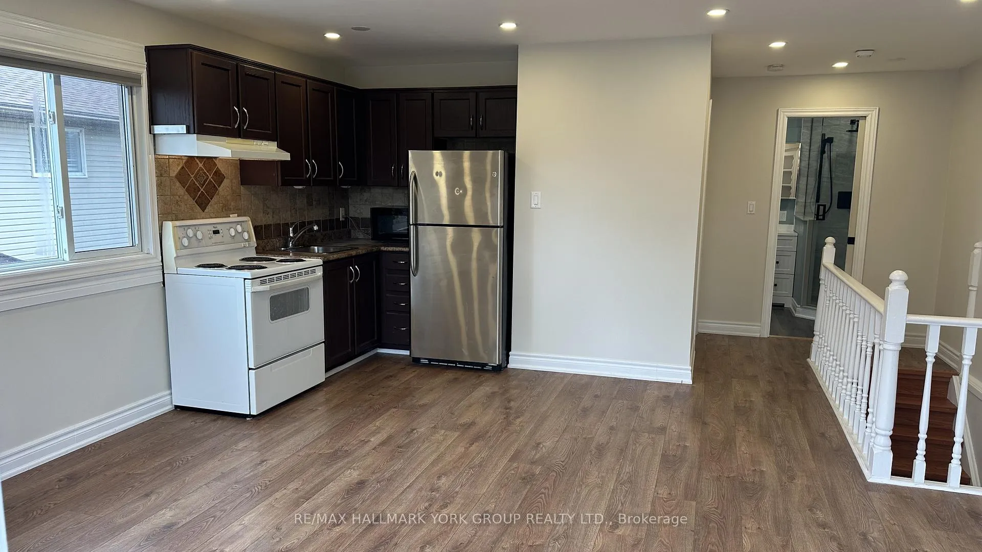Photo 5 of Unit #Upper, 210 Way's Bay Drive, Georgina, Keswick North — HOMEH