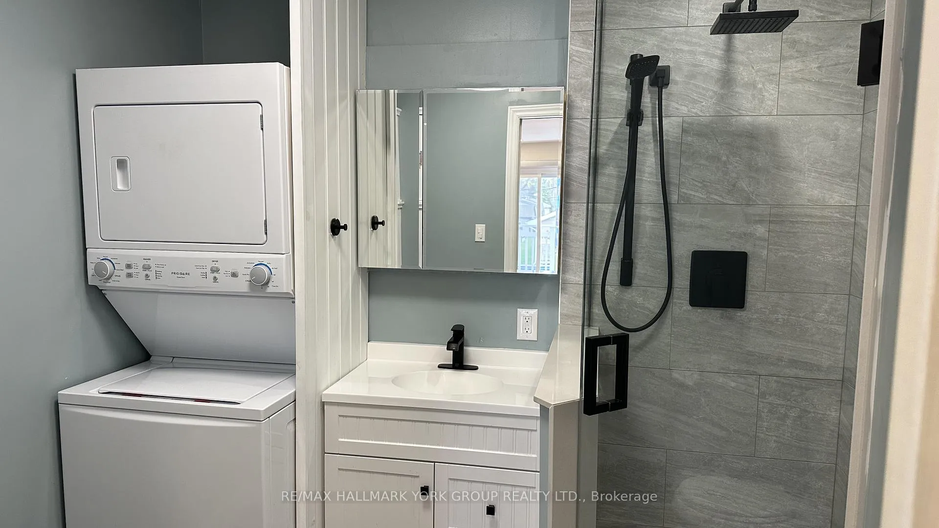 Photo 6 of Unit #Upper, 210 Way's Bay Drive, Georgina, Keswick North — HOMEH