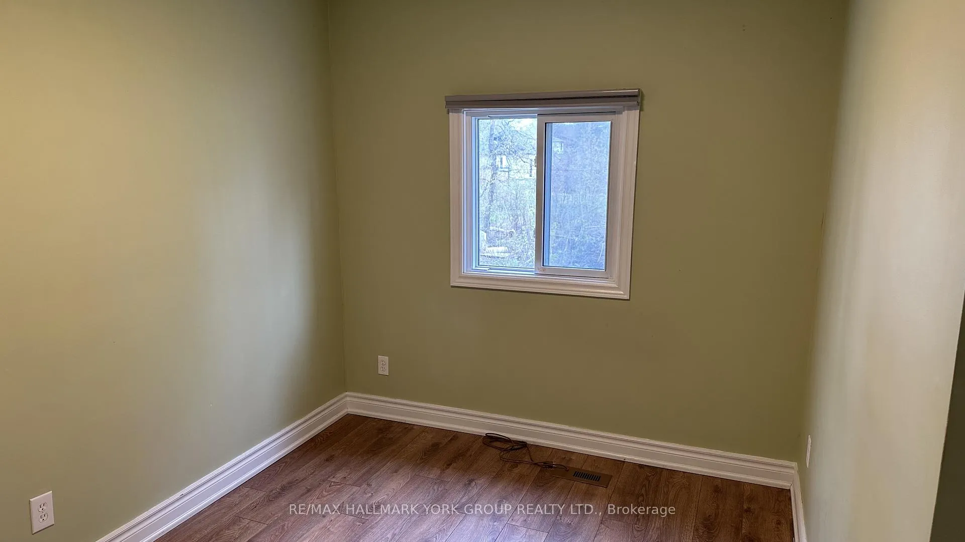 Photo 8 of Unit #Upper, 210 Way's Bay Drive, Georgina, Keswick North — HOMEH