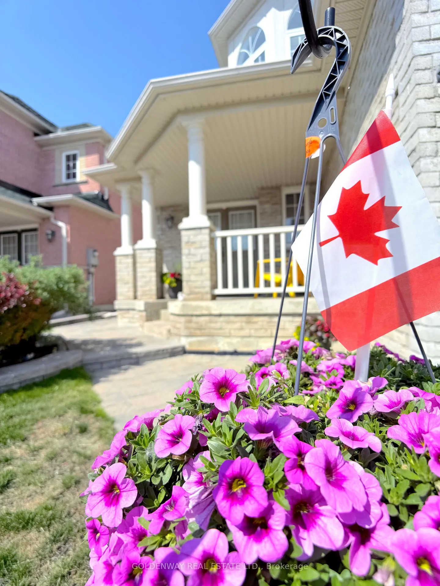 Photo 4 of 152 Stonebridge Drive, Markham, Berczy — HOMEH