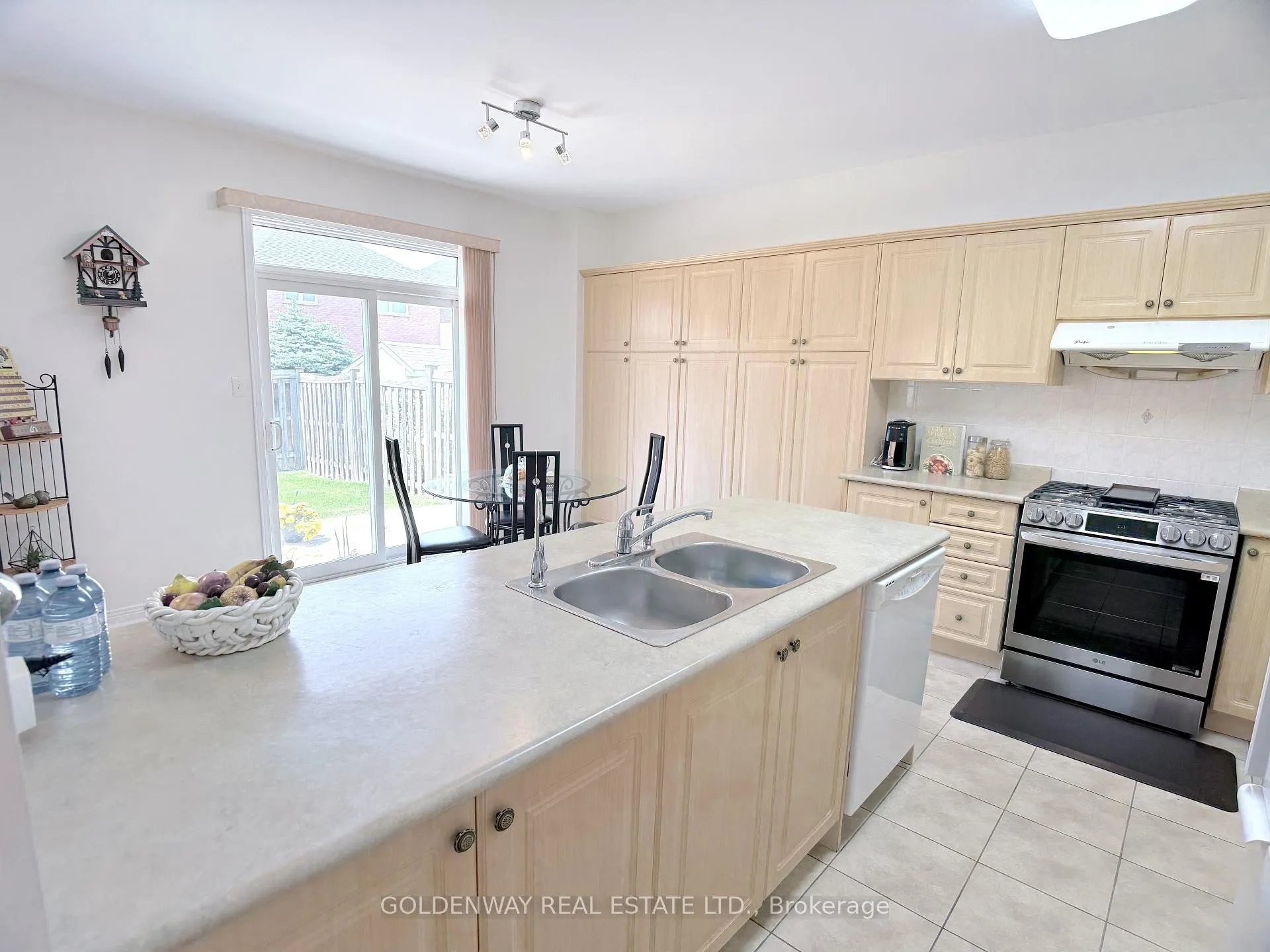 Photo 11 of 152 Stonebridge Drive, Markham, Berczy — HOMEH