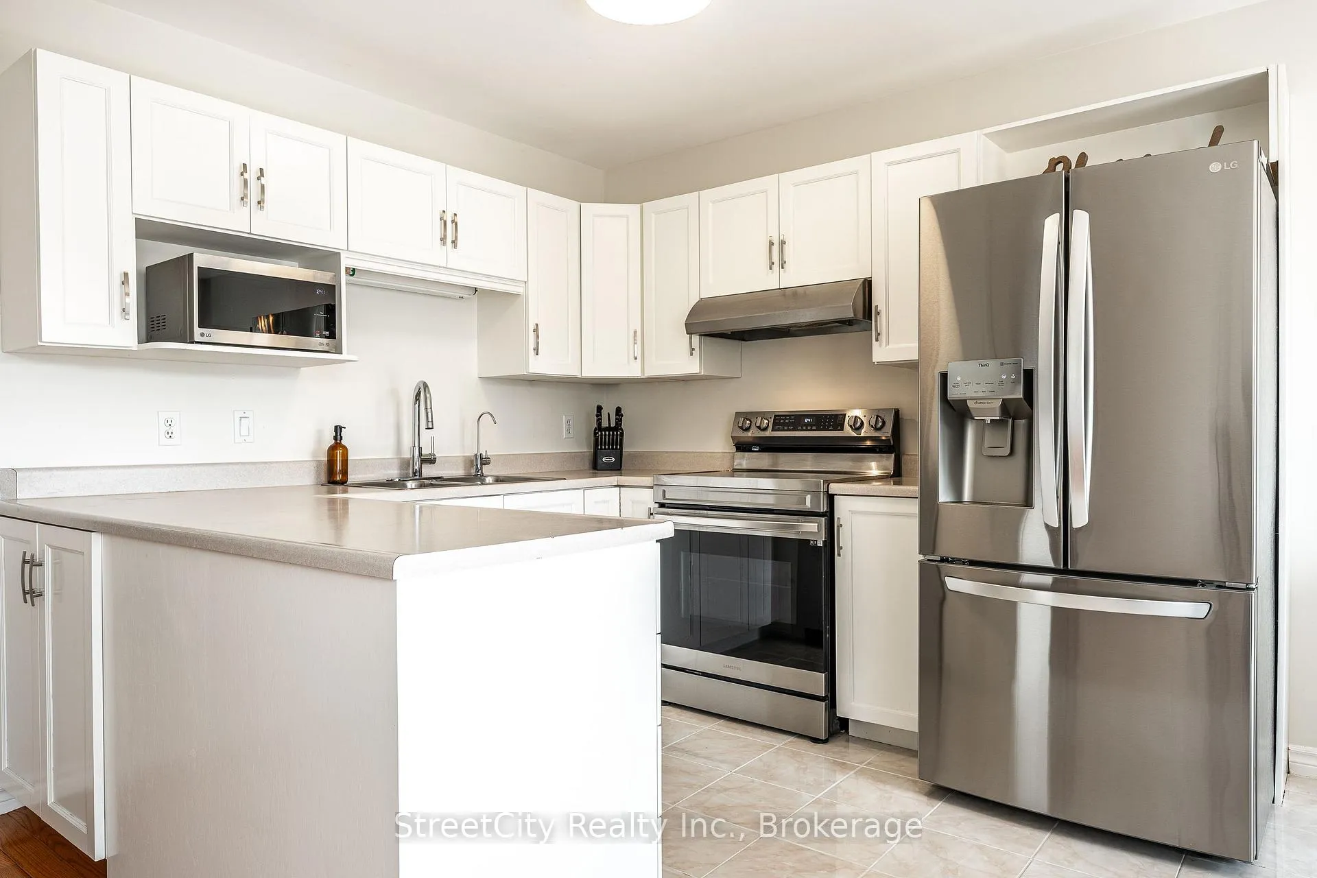 Photo 13 of 75 Wingfield Avenue, Stratford — HOMEH