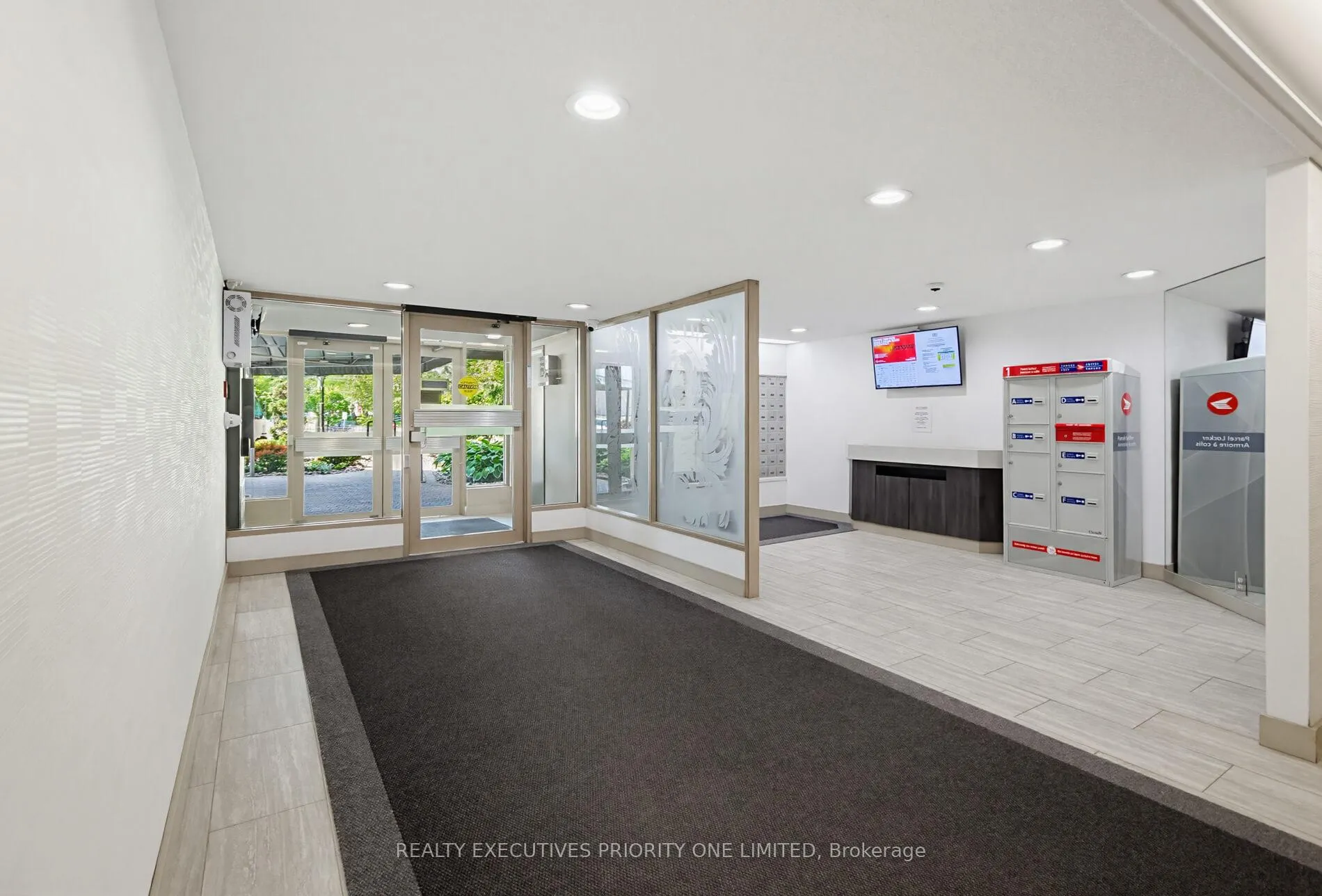 Photo 4 of Unit 308, 7811 Yonge Street, Markham, Thornhill — HOMEH