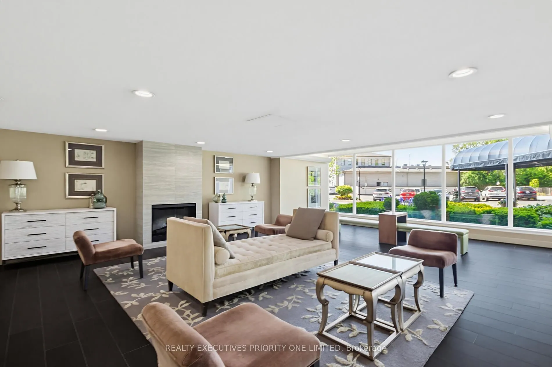 Photo 5 of Unit 308, 7811 Yonge Street, Markham, Thornhill — HOMEH
