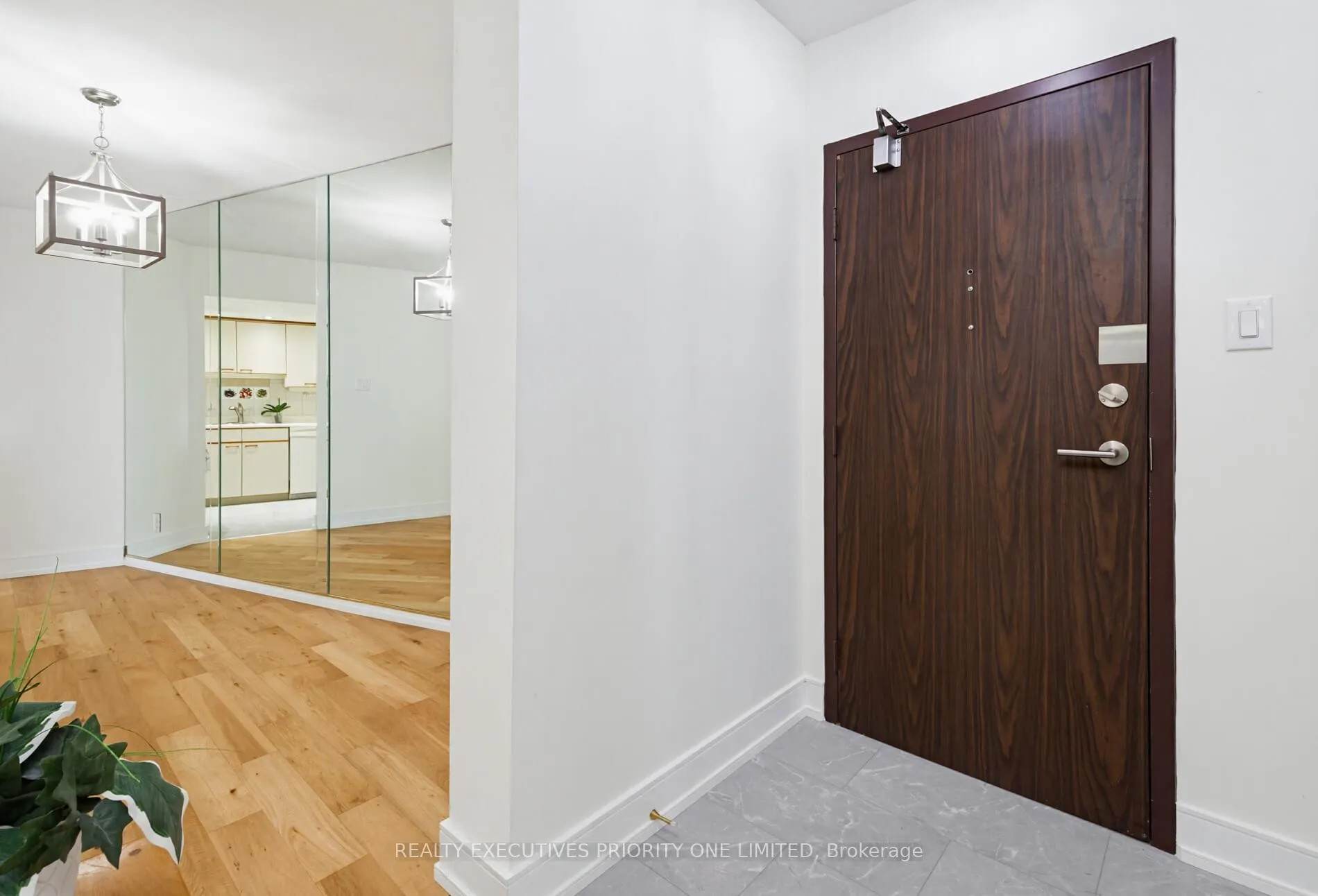 Photo 6 of Unit 308, 7811 Yonge Street, Markham, Thornhill — HOMEH
