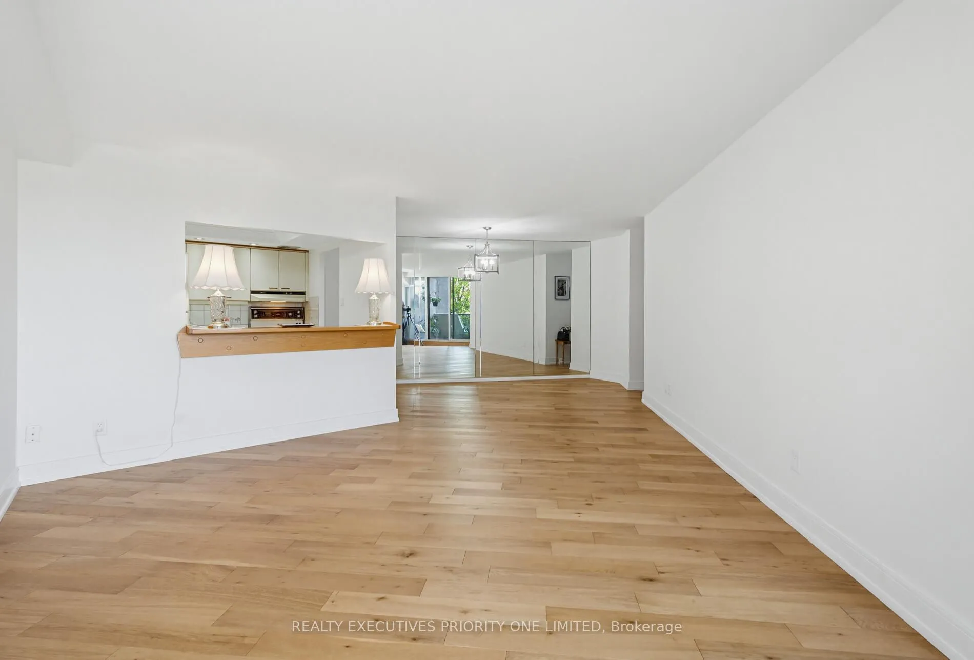 Photo 8 of Unit 308, 7811 Yonge Street, Markham, Thornhill — HOMEH