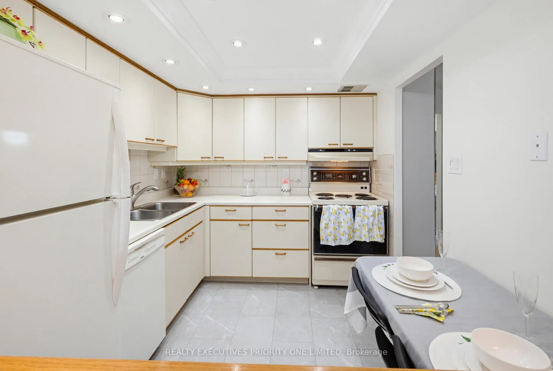 Photo 15 of Unit 308, 7811 Yonge Street, Markham, Thornhill — HOMEH