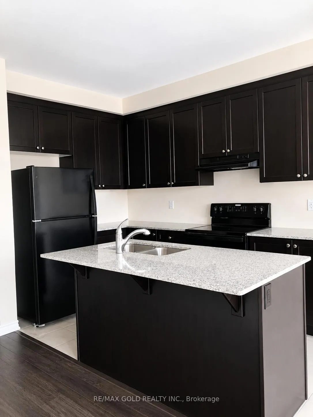 Photo 2 of 12 Circus Crescent, Brampton, Northwest Brampton — HOMEH