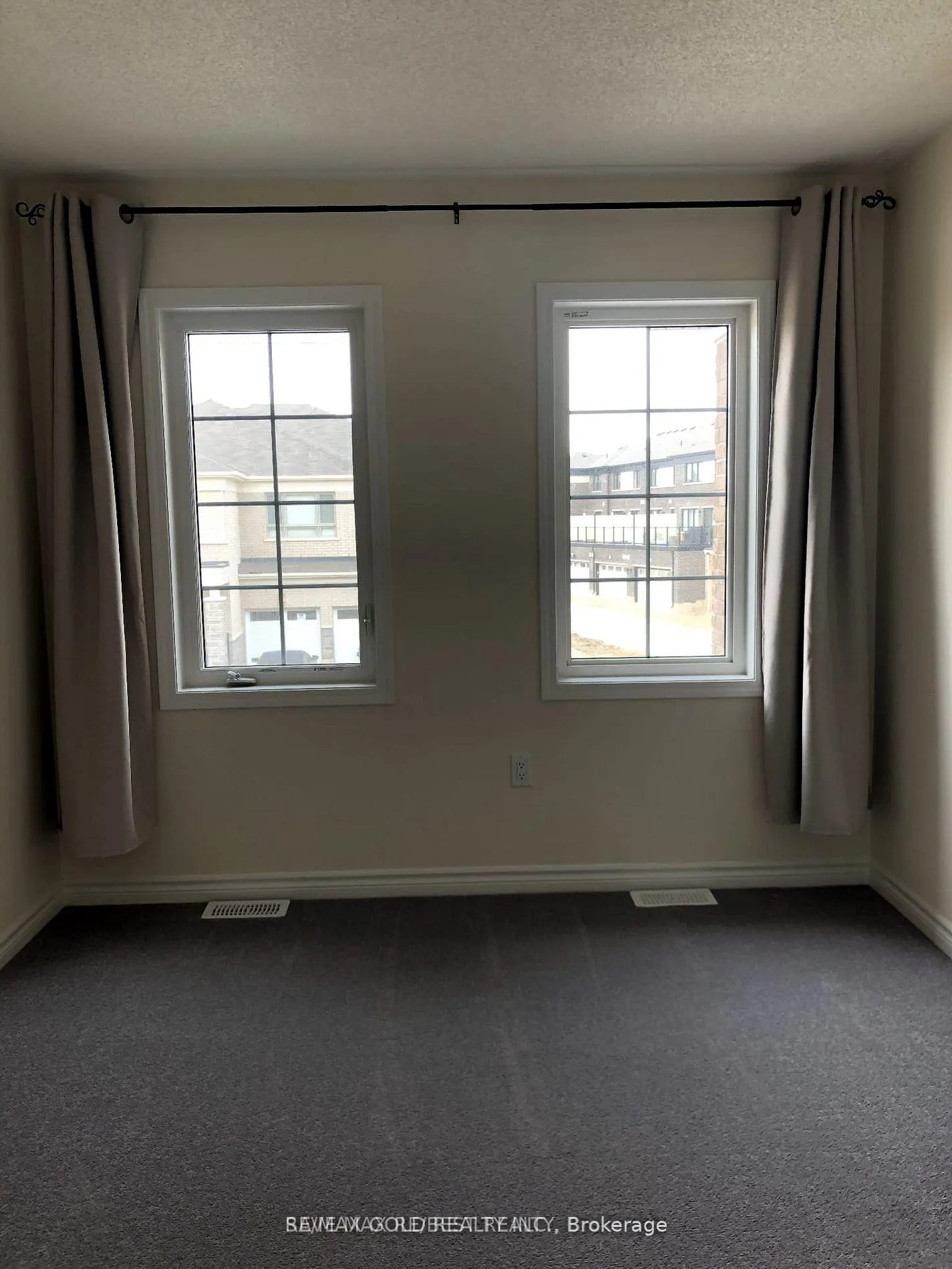 Photo 7 of 12 Circus Crescent, Brampton, Northwest Brampton — HOMEH